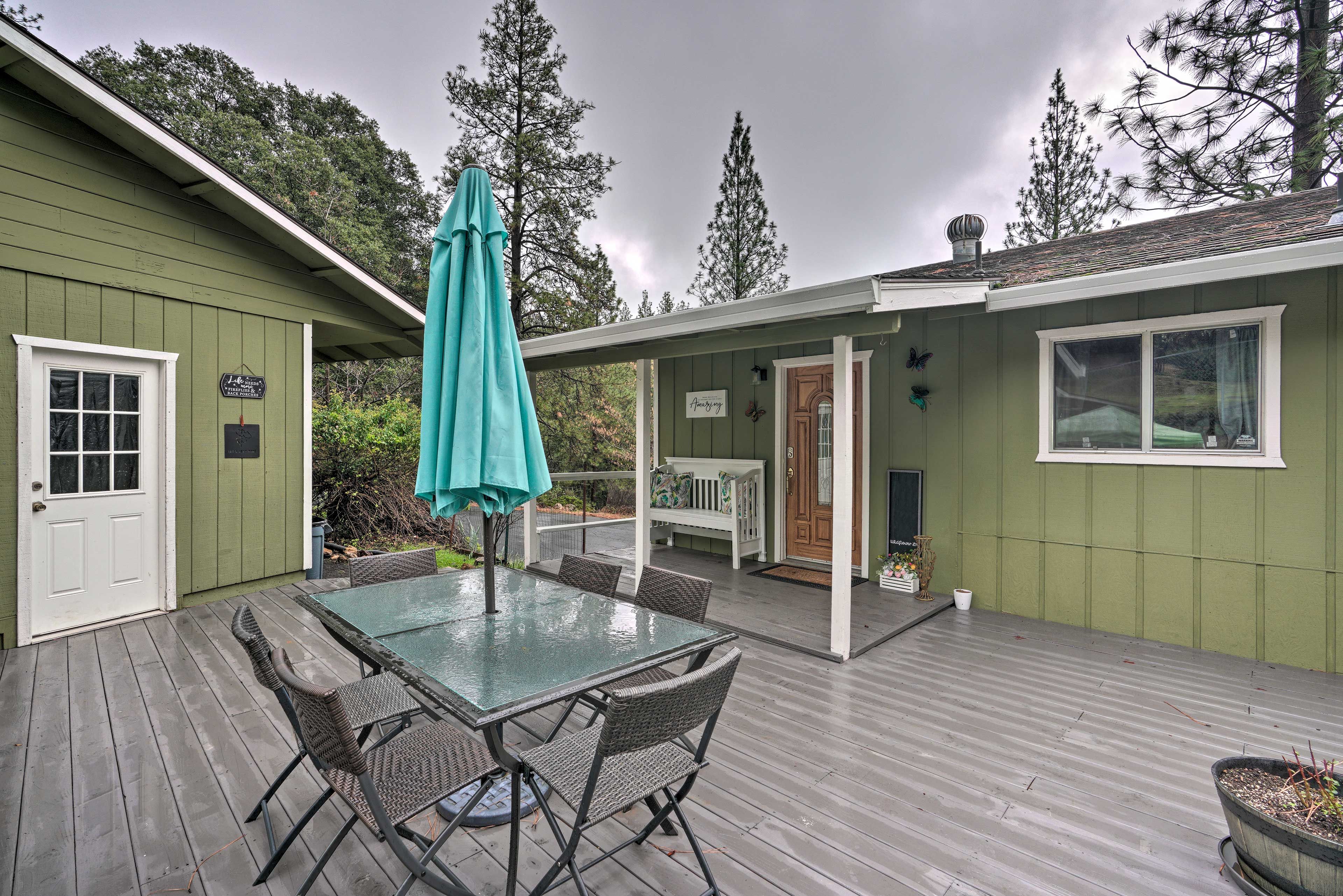 Wraparound Deck | Outdoor Dining