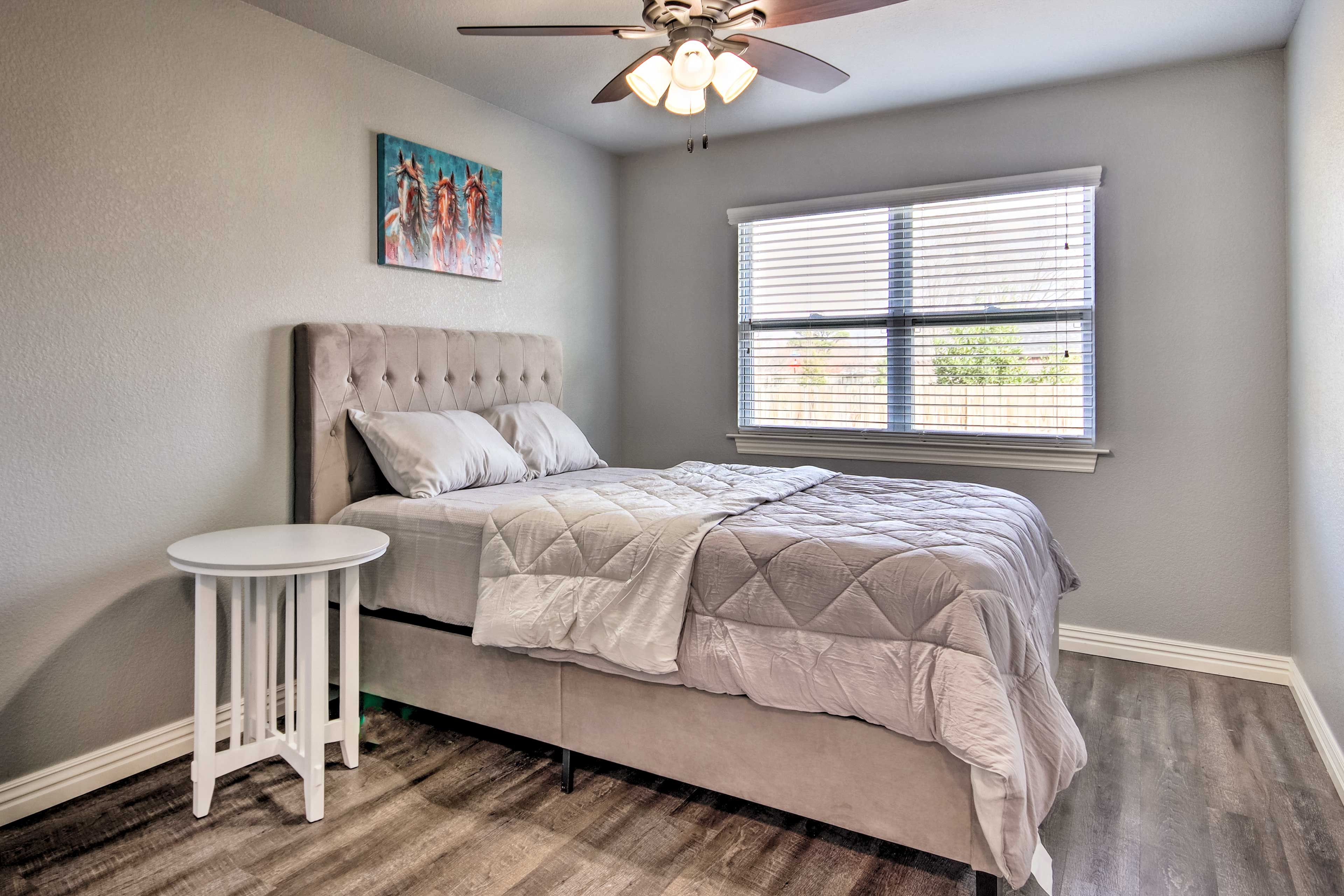 Bedroom 2 | Queen Bed