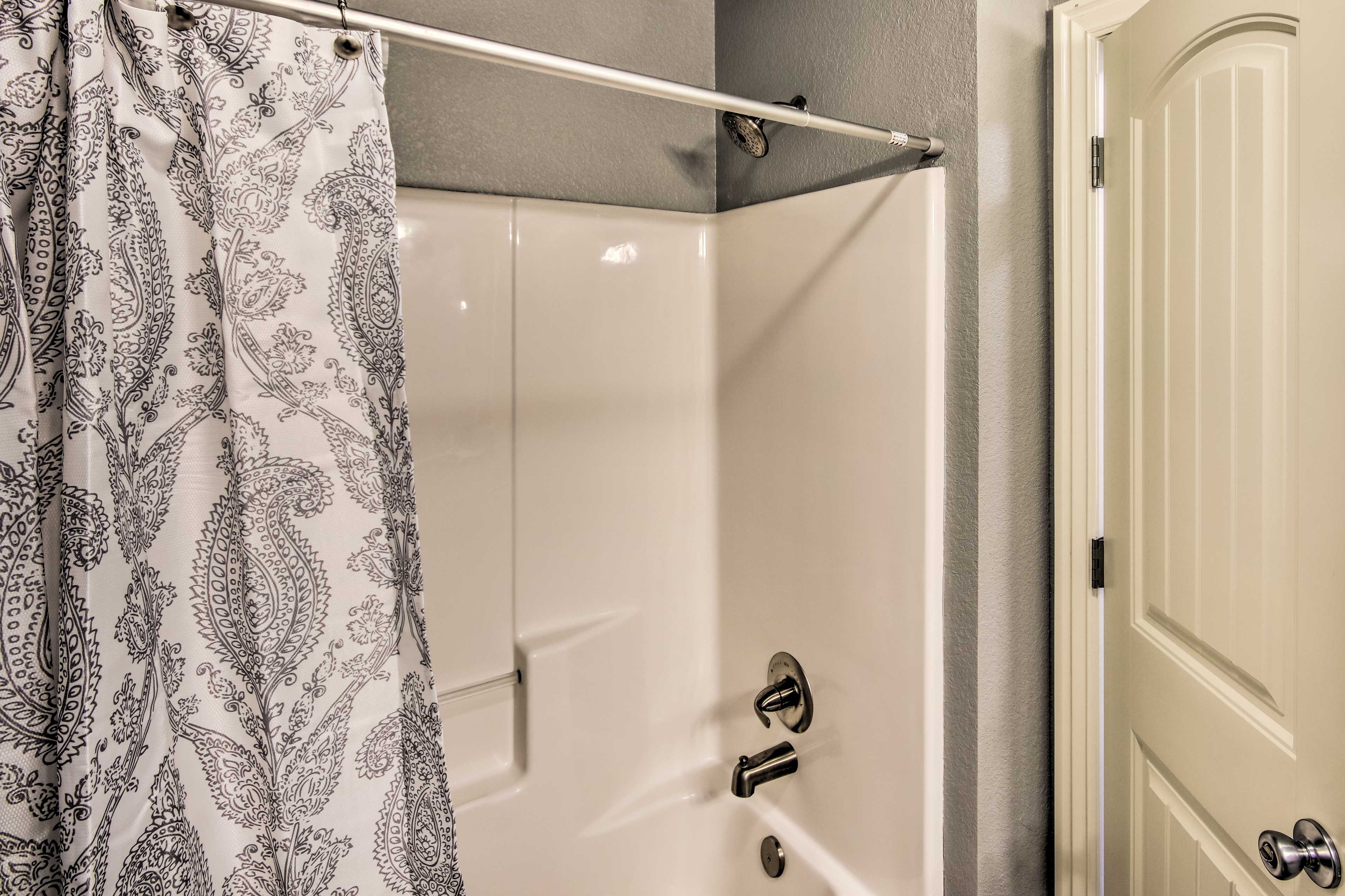 Full Bathroom | Grab Rail in Bath