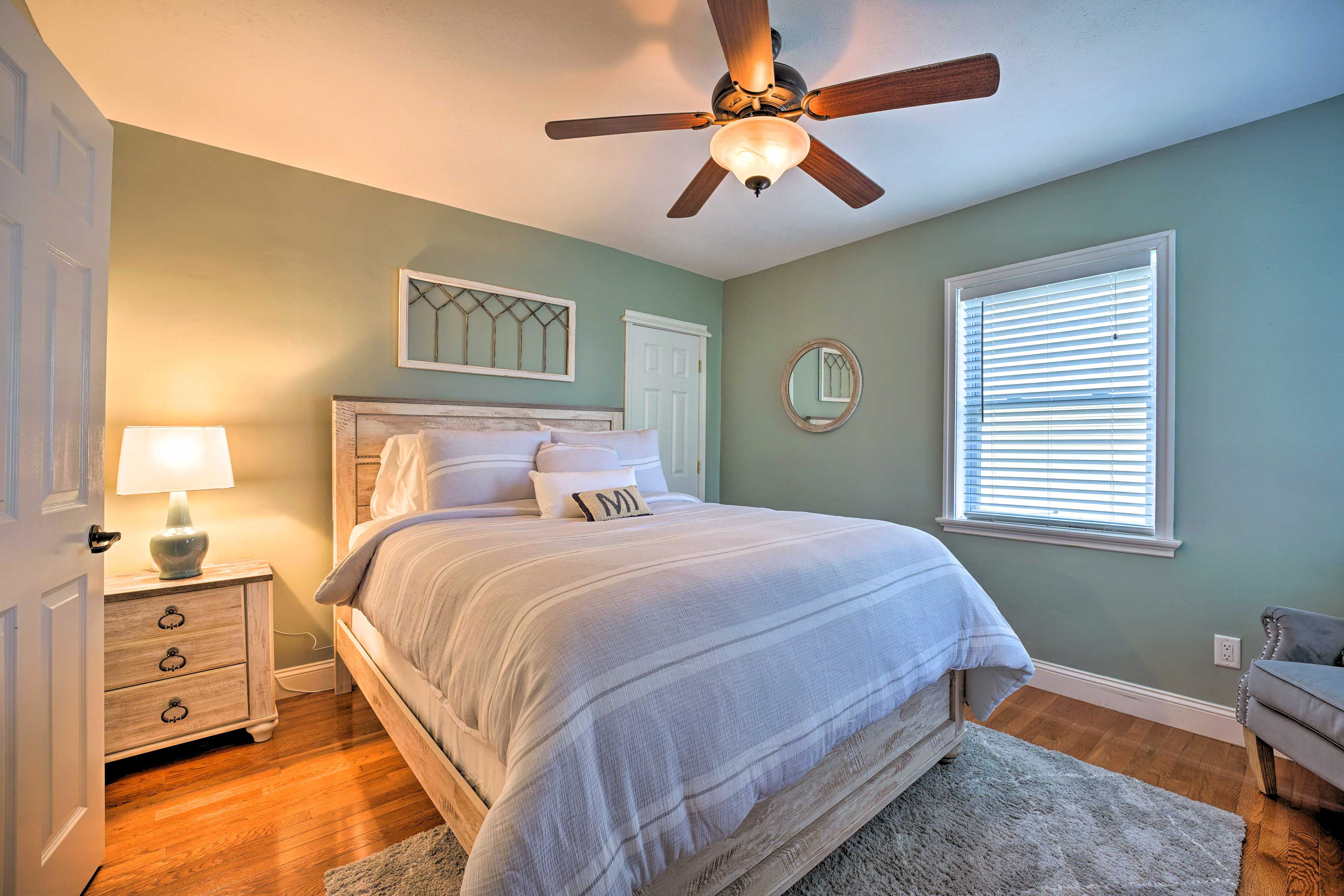 Bedroom 2 | Queen Bed | 1st Floor