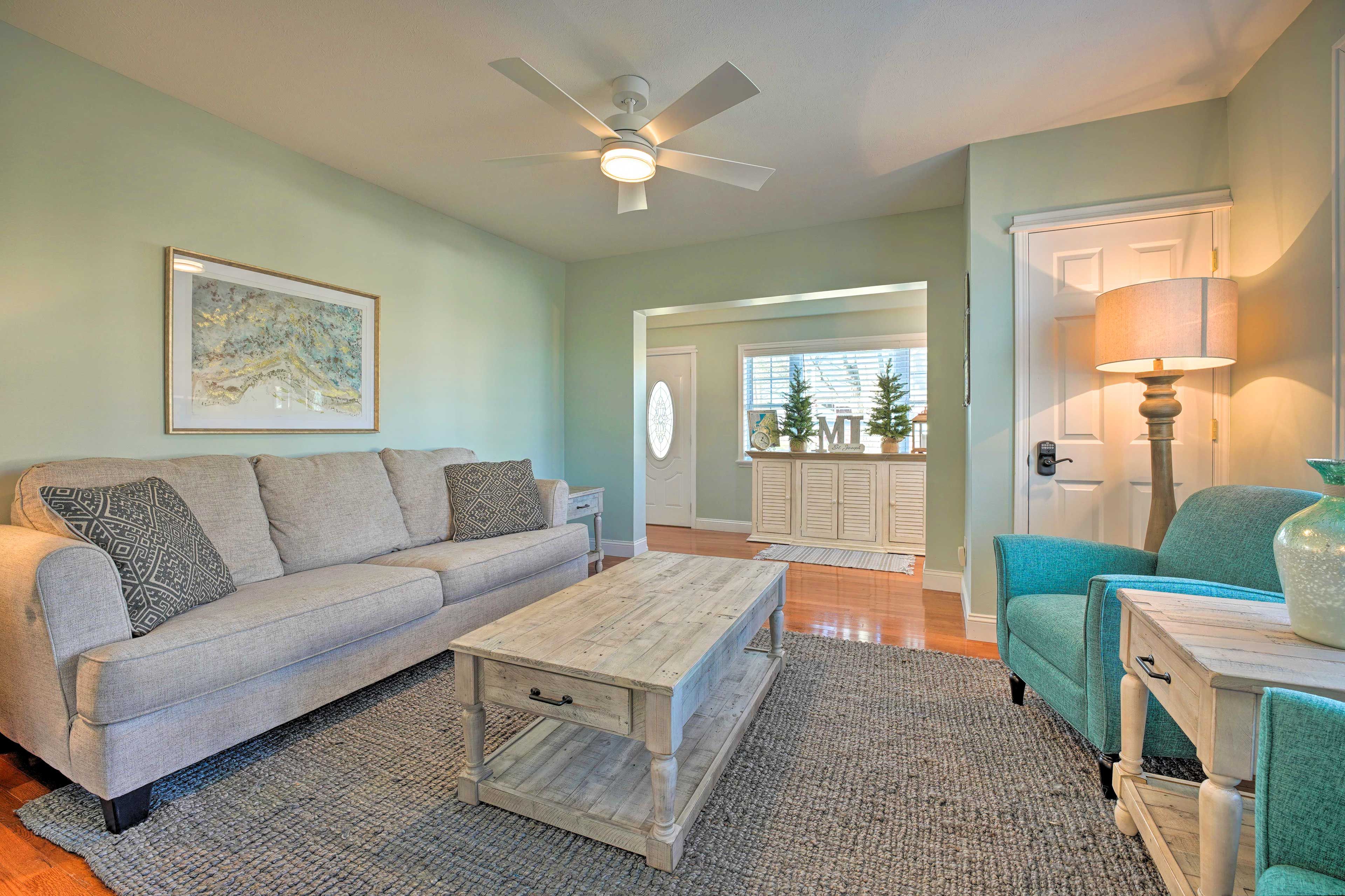 Sitting Room | Sleeper Sofa