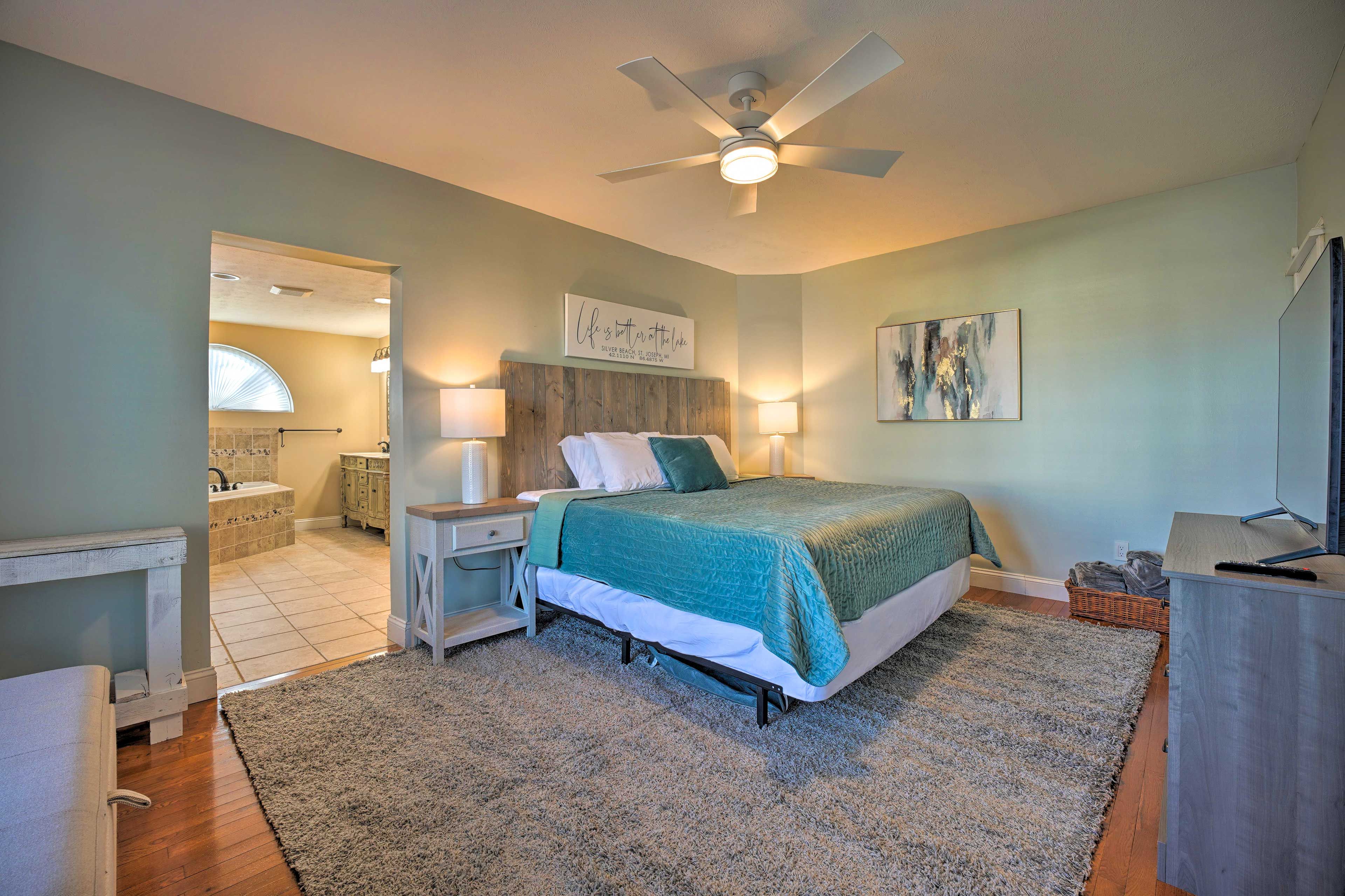 Bedroom 1 | King Bed w/ Twin Trundle | 1st Floor