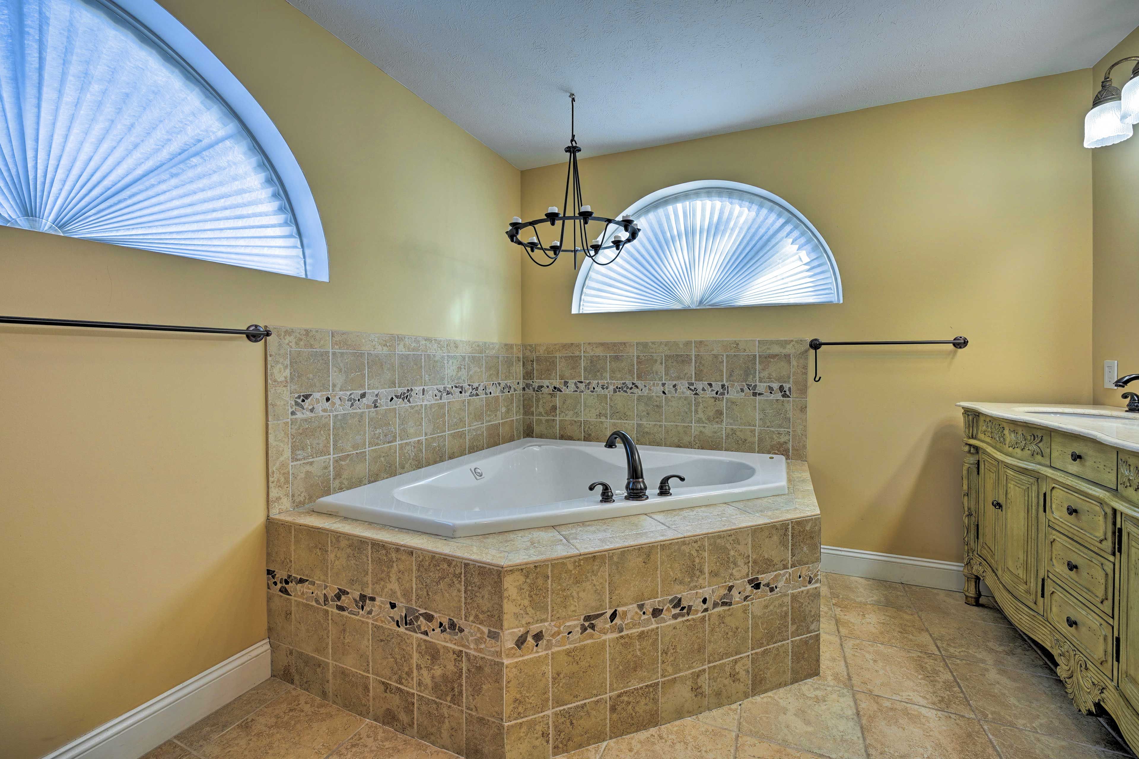 En-Suite Bathroom | Jetted Tub