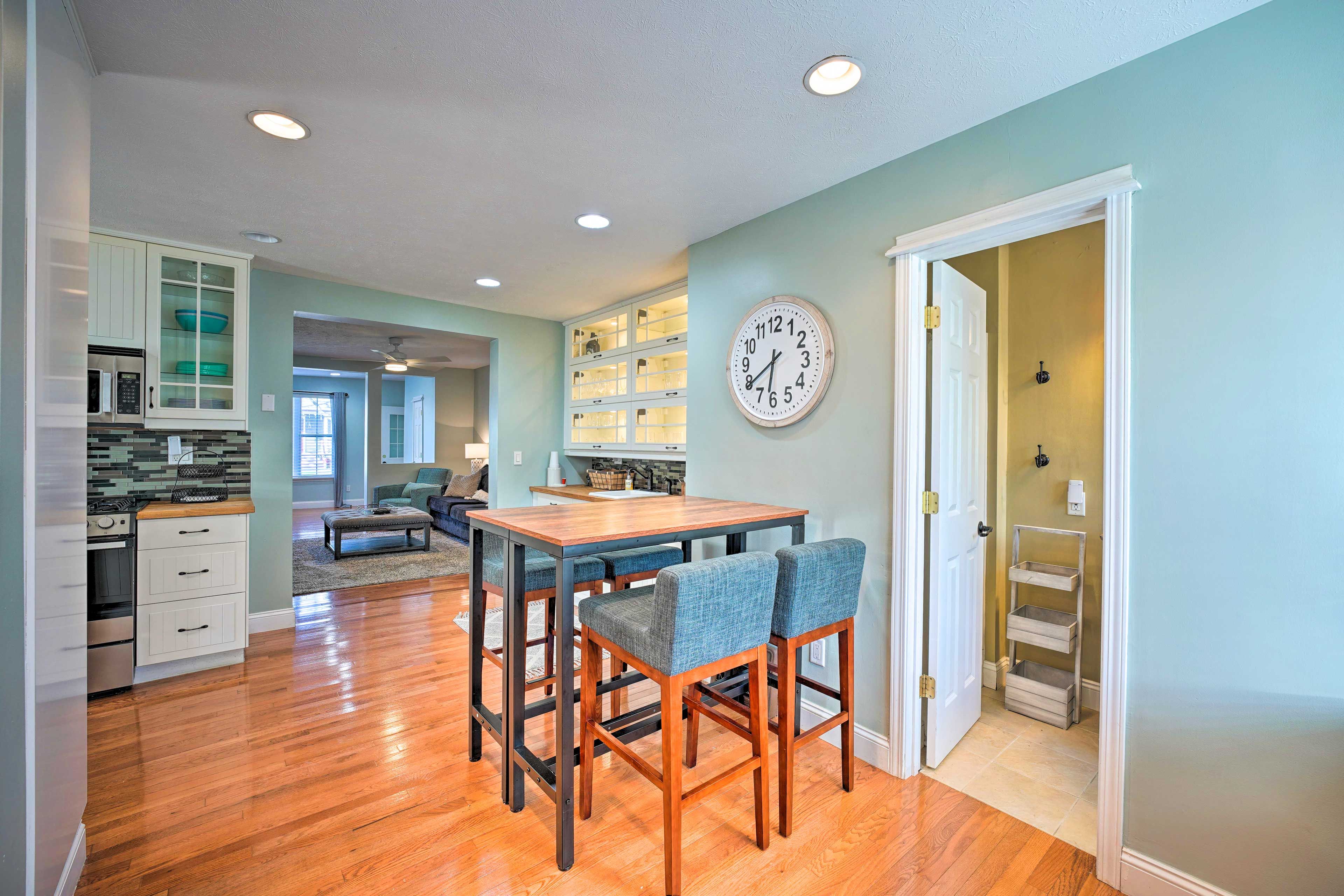 Kitchen | Breakfast Table