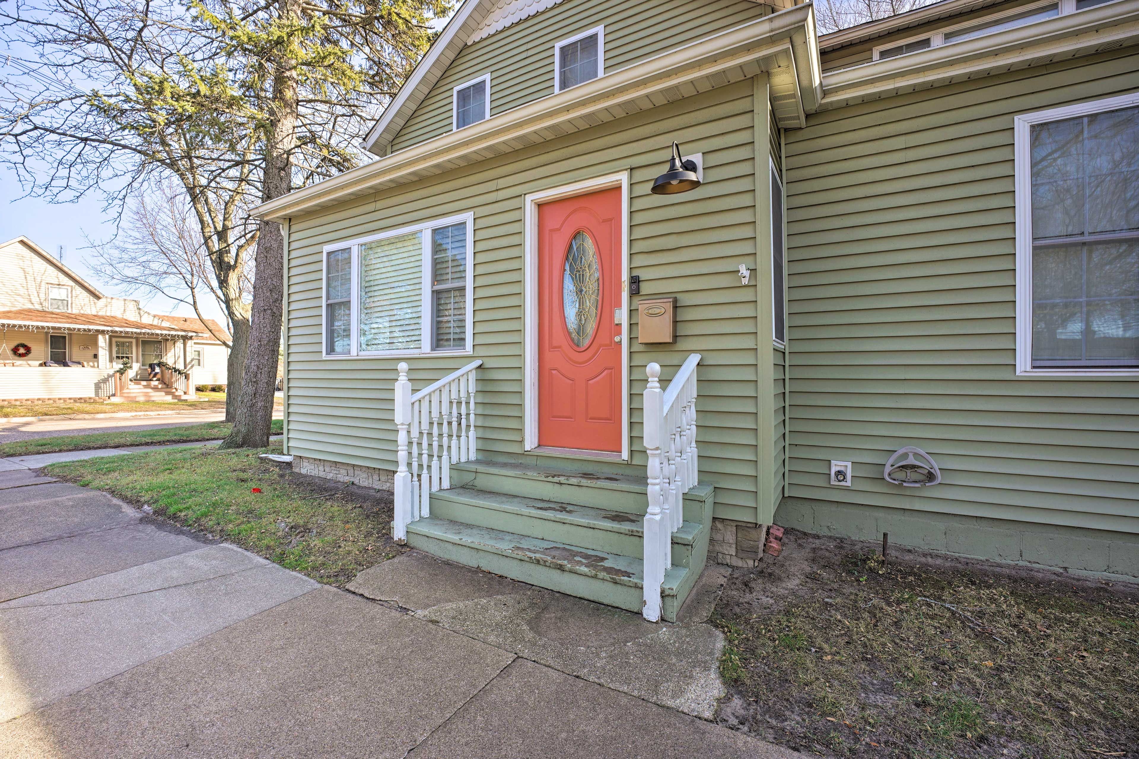 Home Exterior | Front Entry