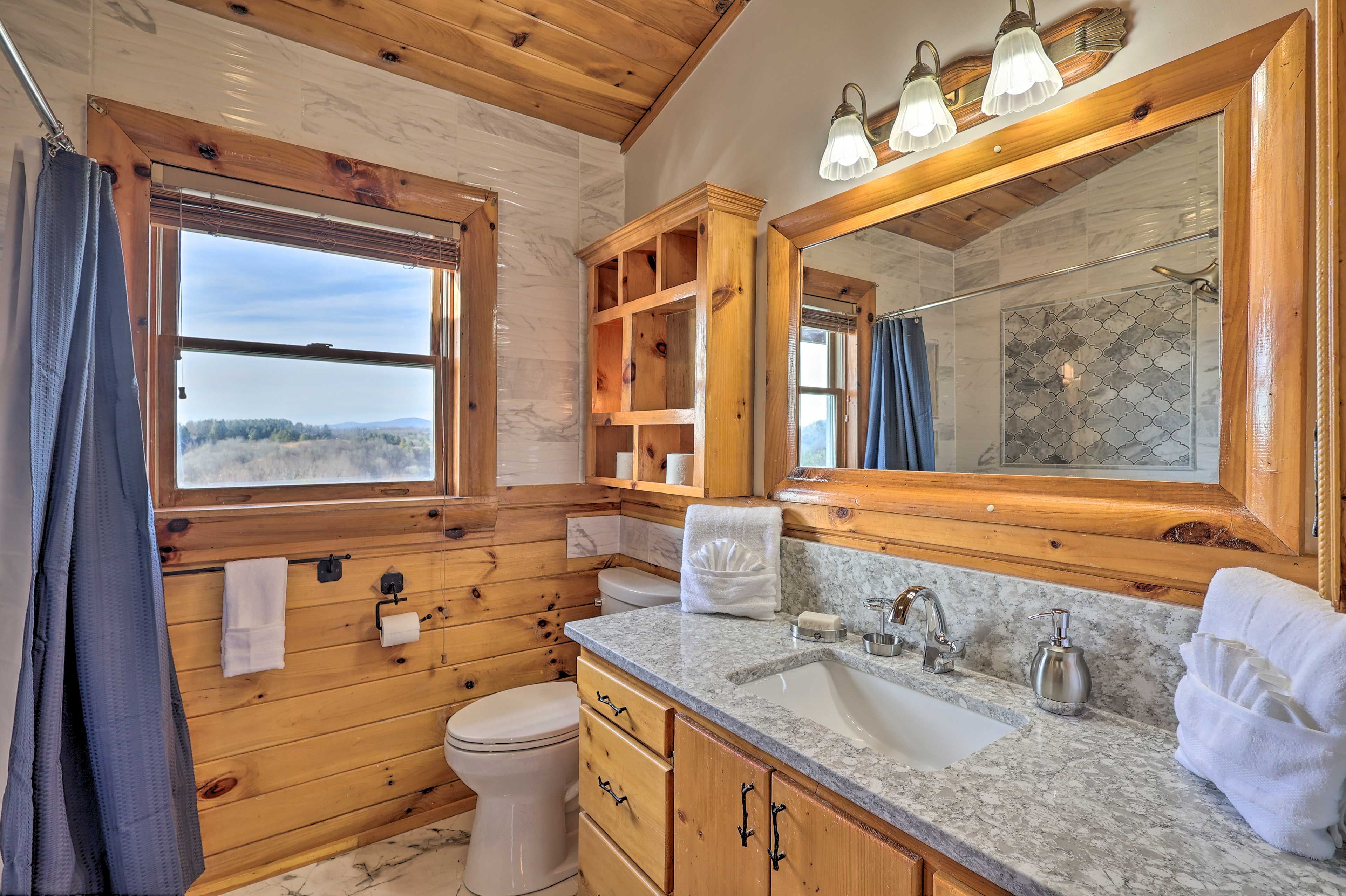 Bathroom | 2nd Floor | Complimentary Toiletries