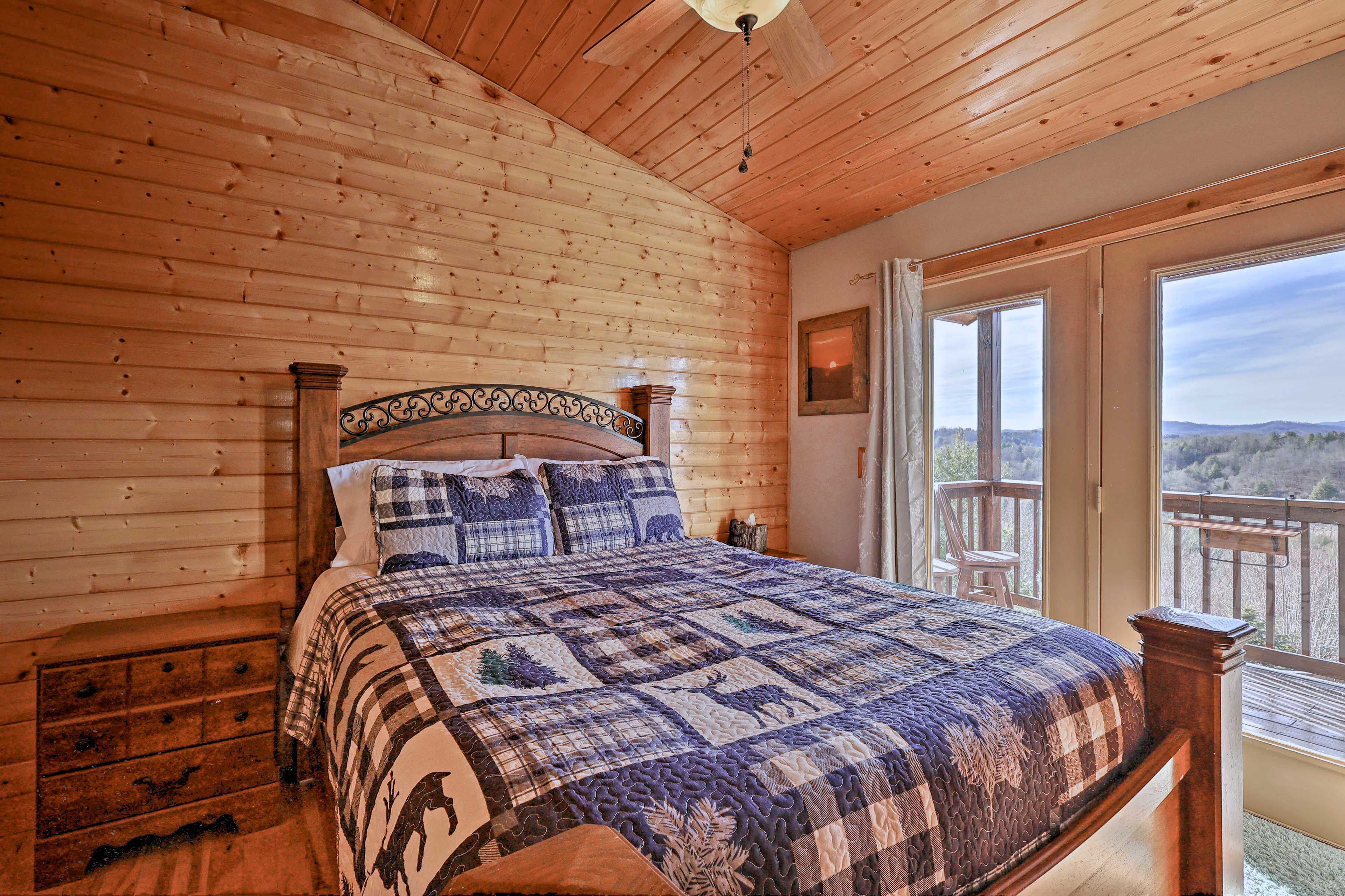 Bedroom 2 | 2nd Floor | Queen Bed