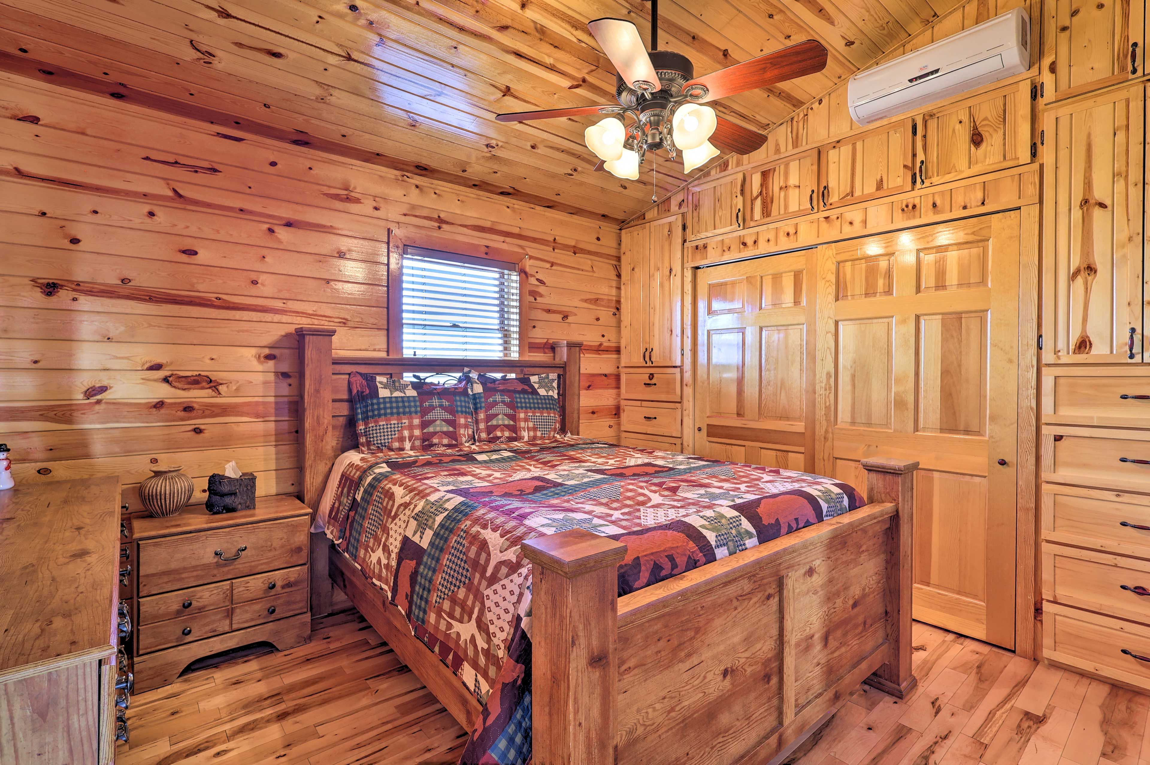 Bedroom 3 | 2nd Floor | Queen Bed