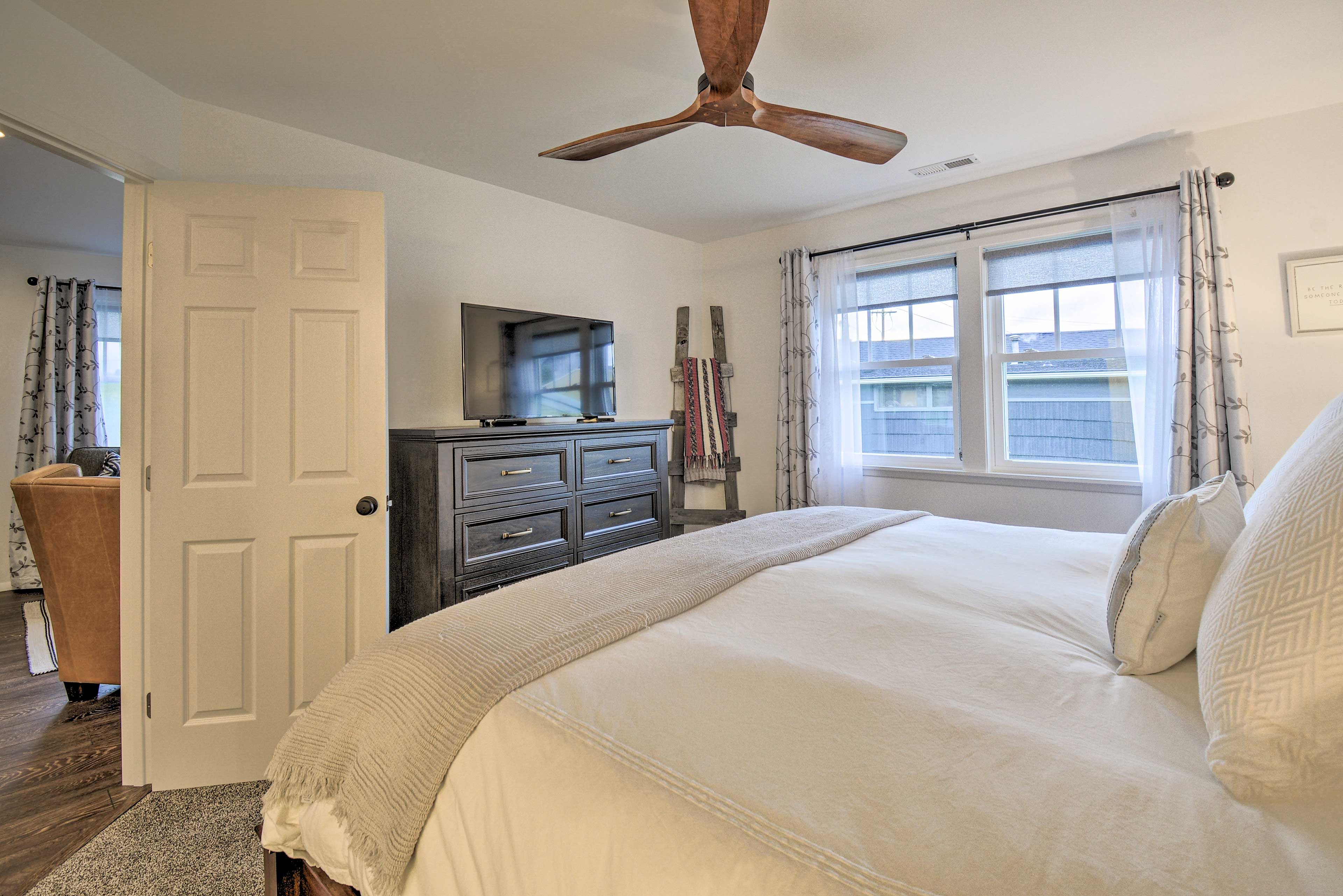 Bedroom | Smart TV | Linens Provided