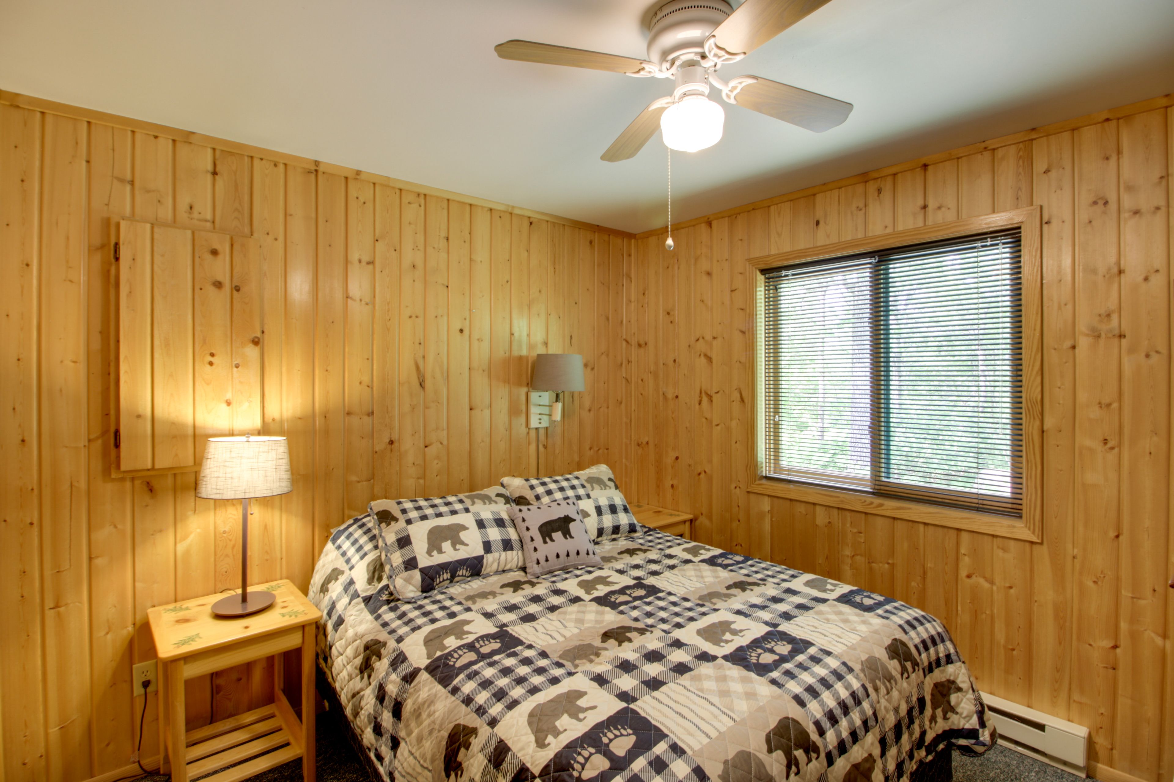 Bedroom 2 | Queen Bed