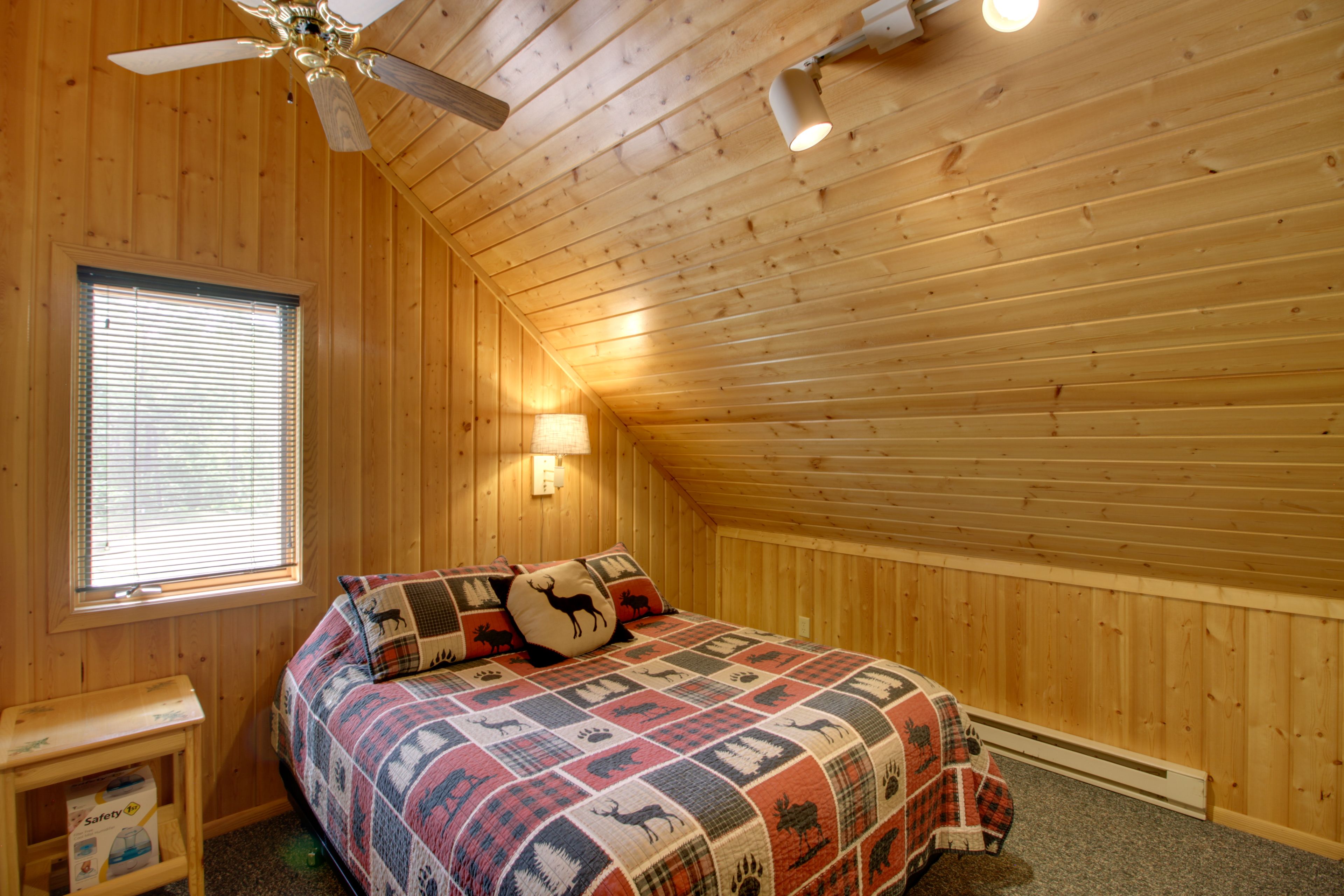 Bedroom 4 | Queen Bed