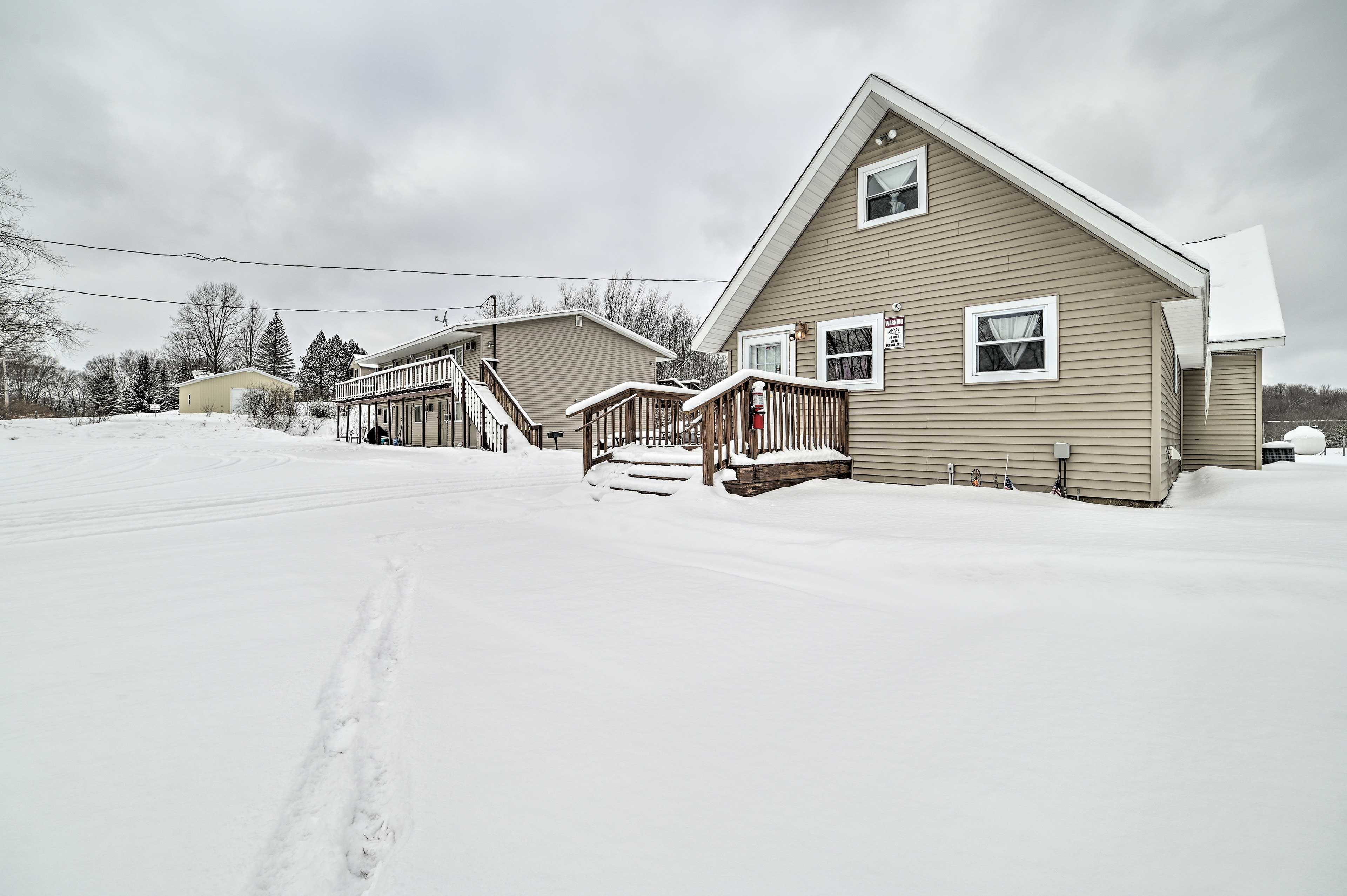 Property Exterior | Driveway (3 Vehicles) | Covered Parking (5 Vehicles)