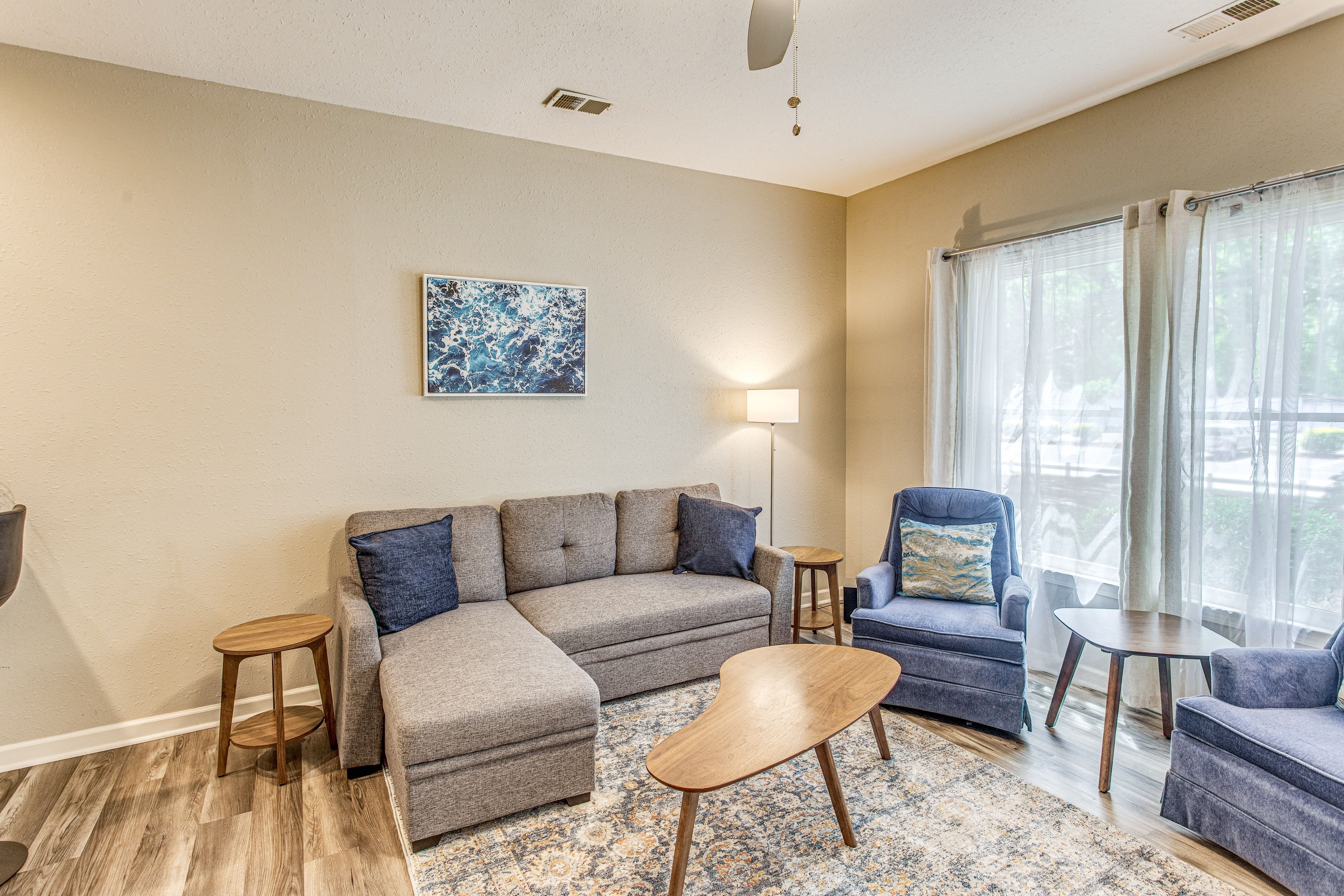 Living Room | Free WiFi | Queen Sleeper Sofa
