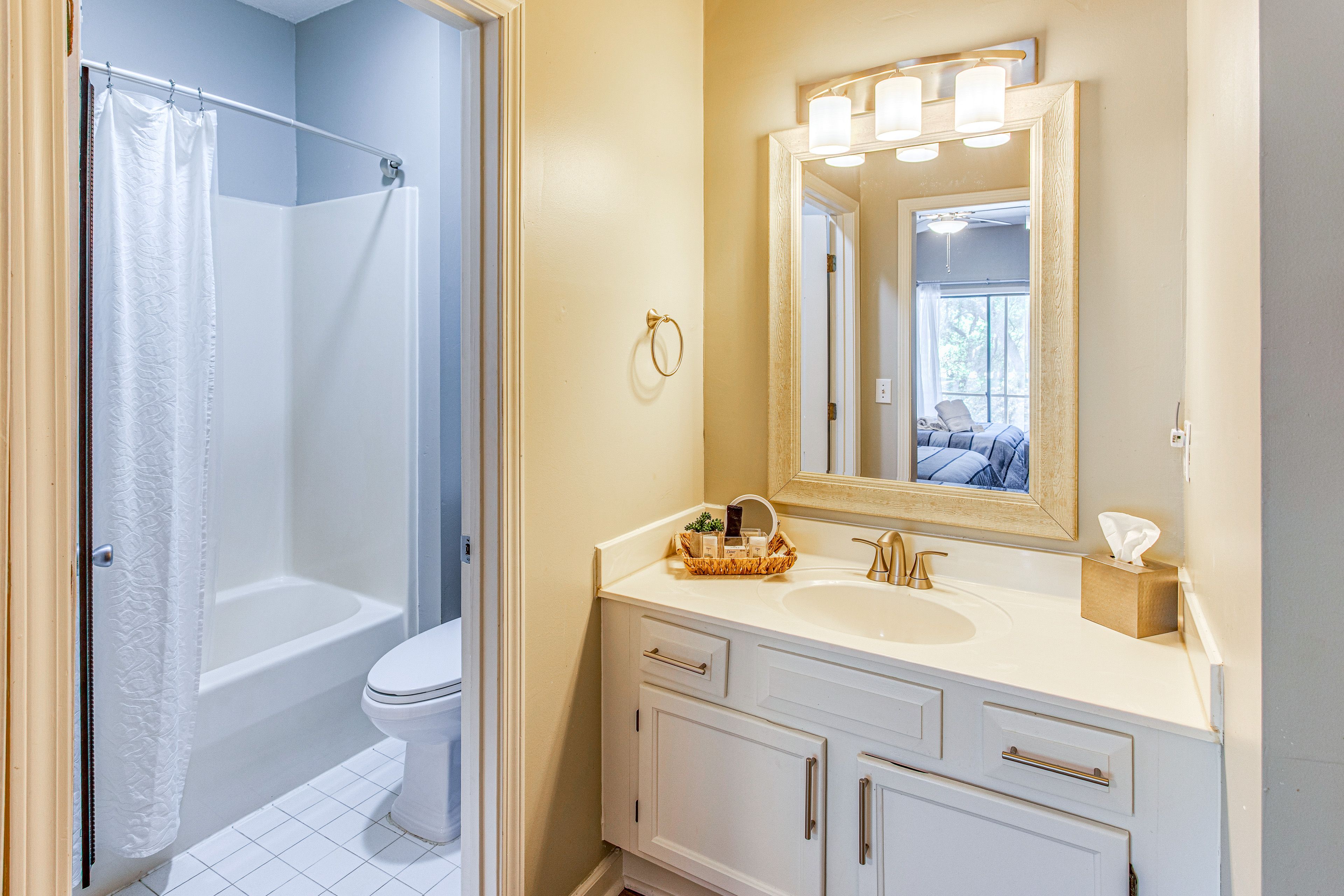 En-Suite Bathroom | Towels Provided