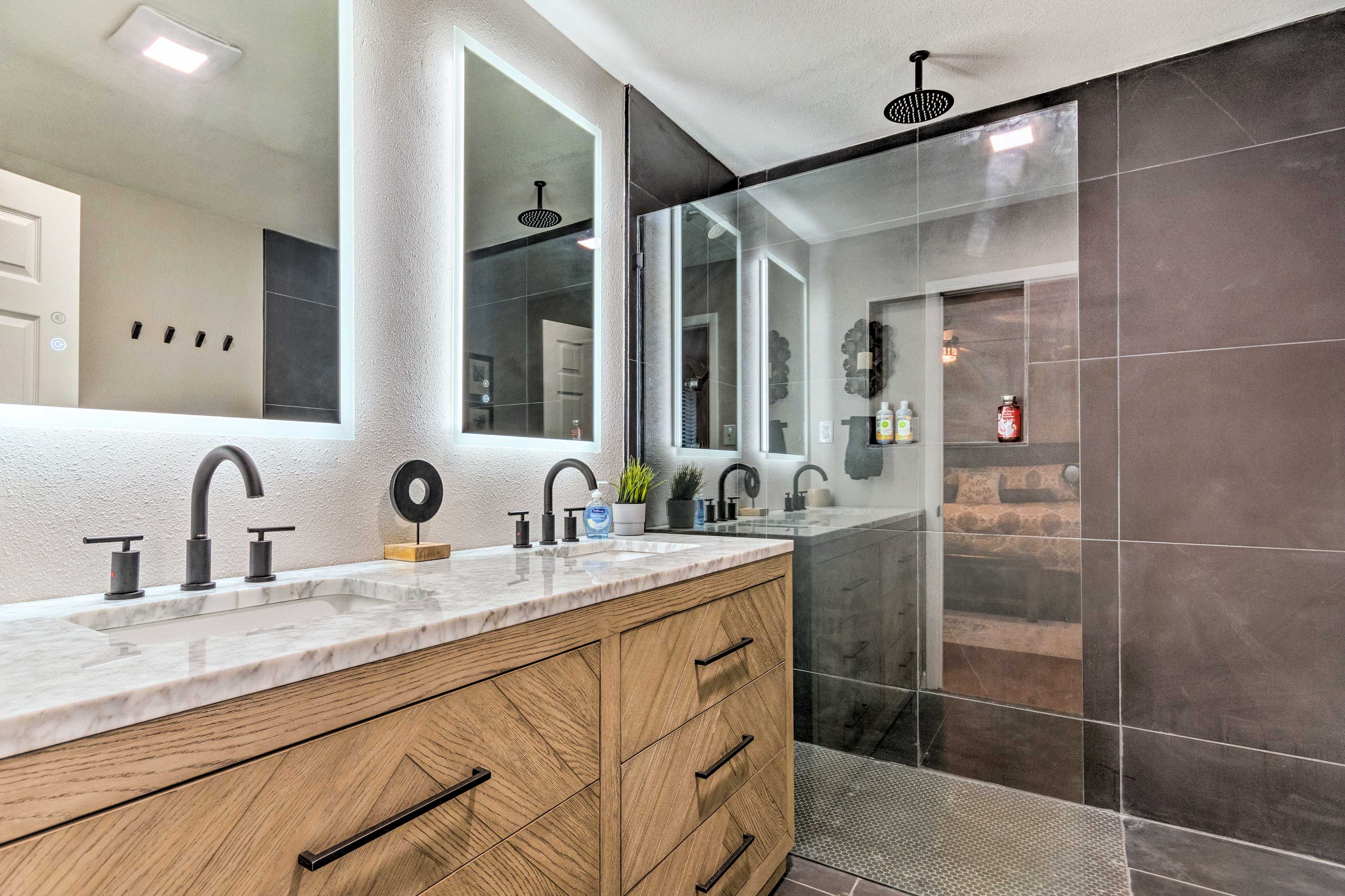 En-Suite Bathroom | Towels Provided