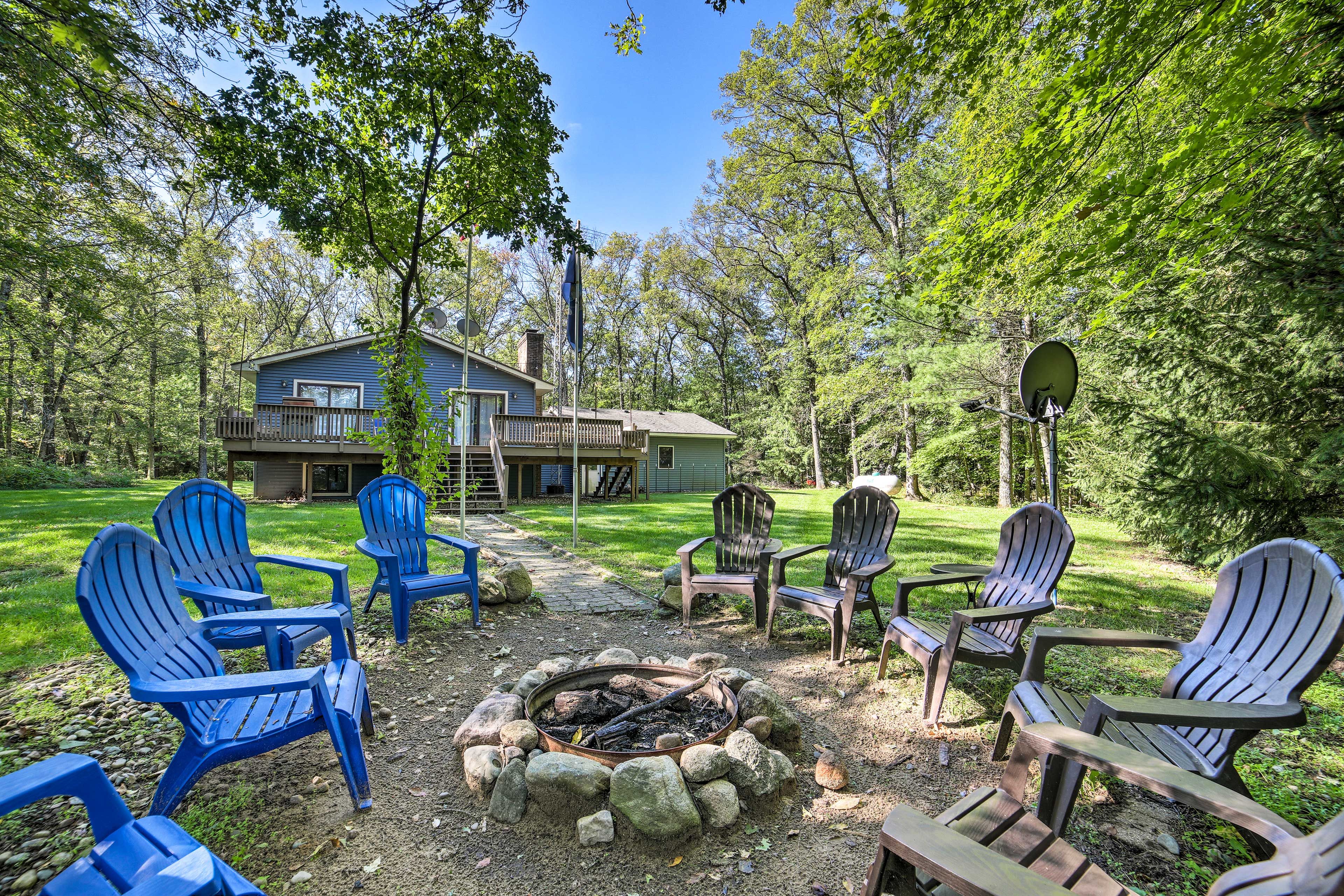 Newaygo Vacation Rental | 3BR | 2.5BA | 2,300 Sq Ft | Stairs Required