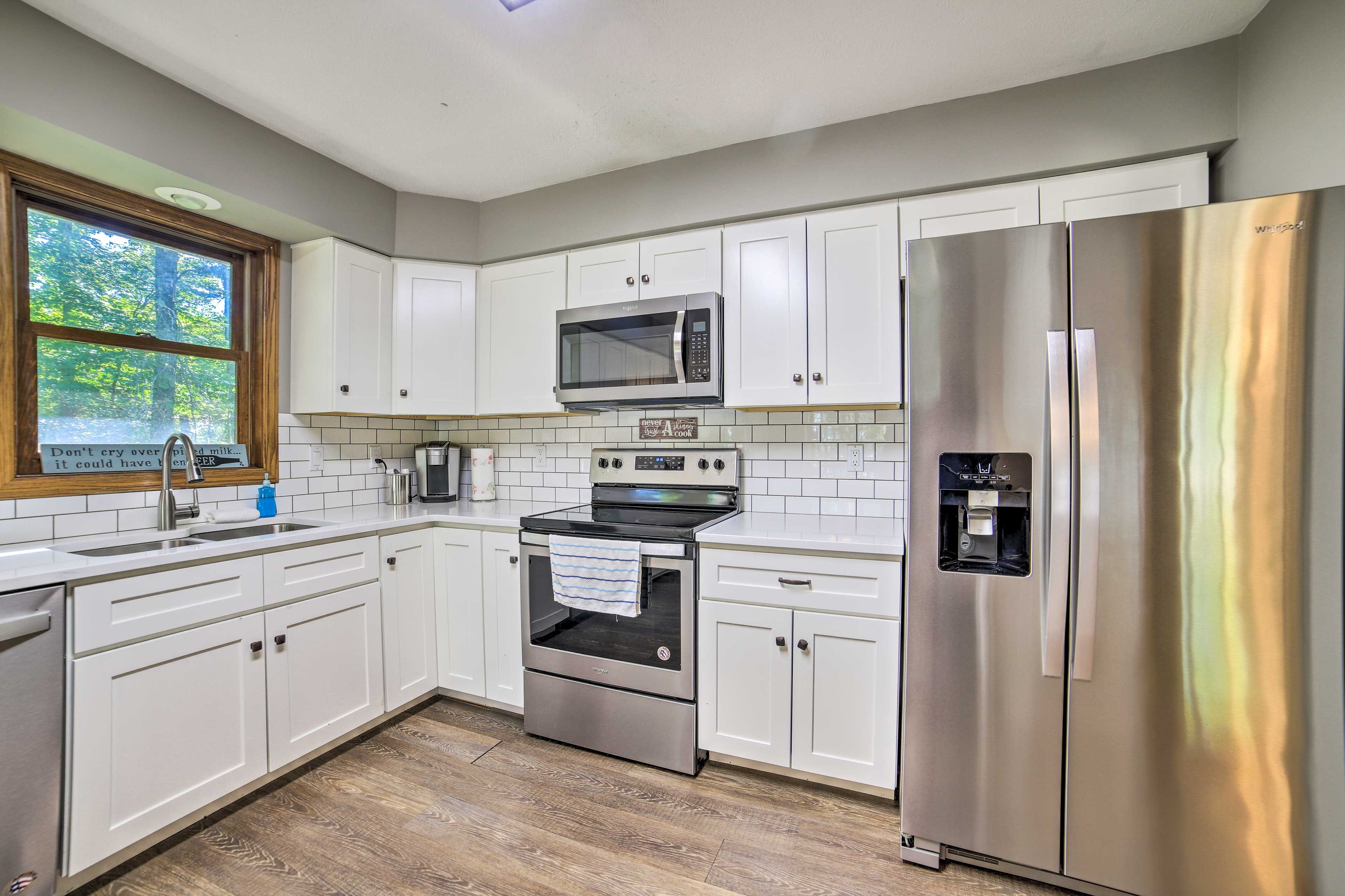 Kitchen | Fully Equipped w/ Cooking Basics