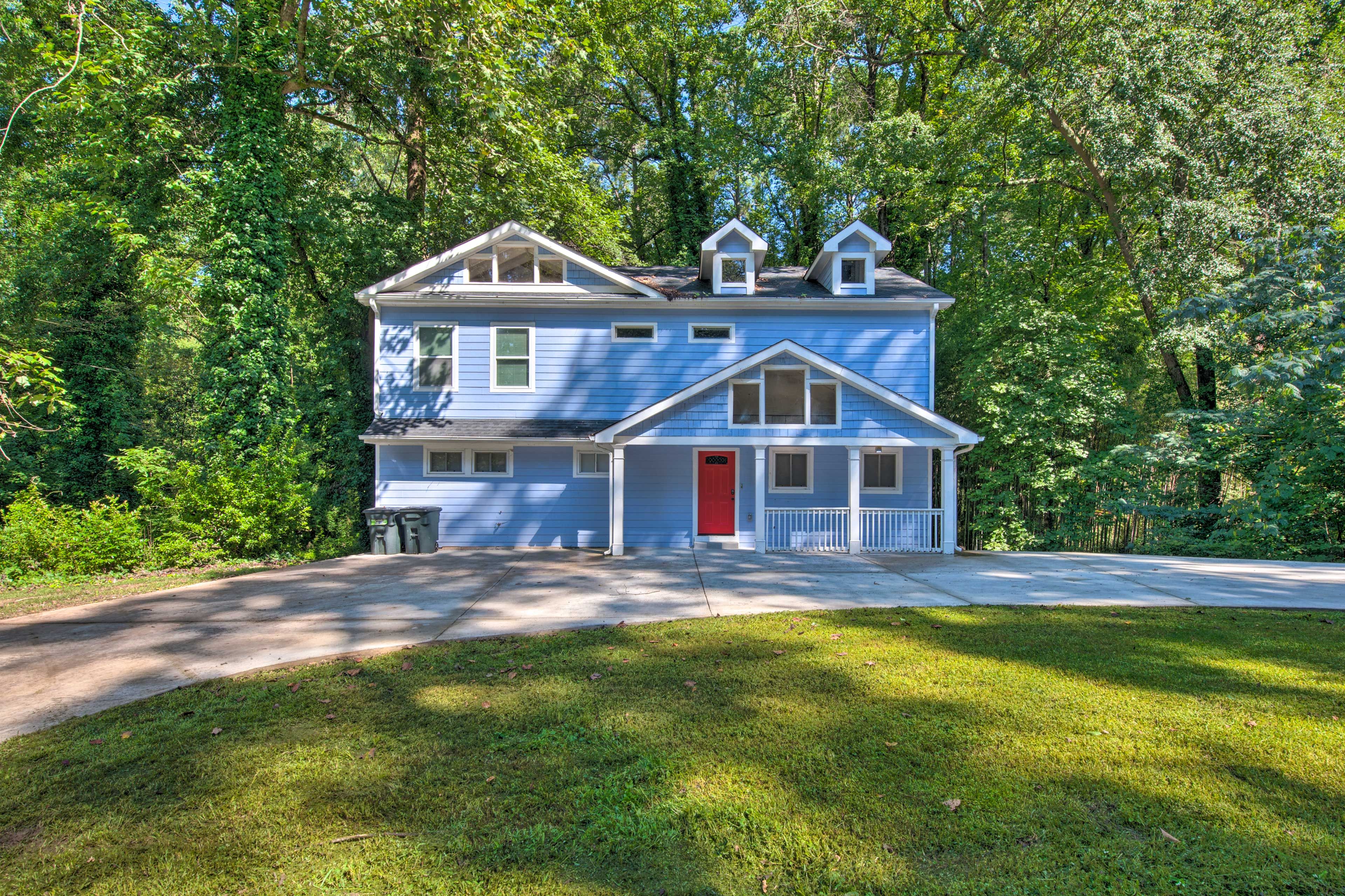 College Park Vacation Rental | 4BR | 3.5BA | 2,300 Sq Ft | Stairs Required