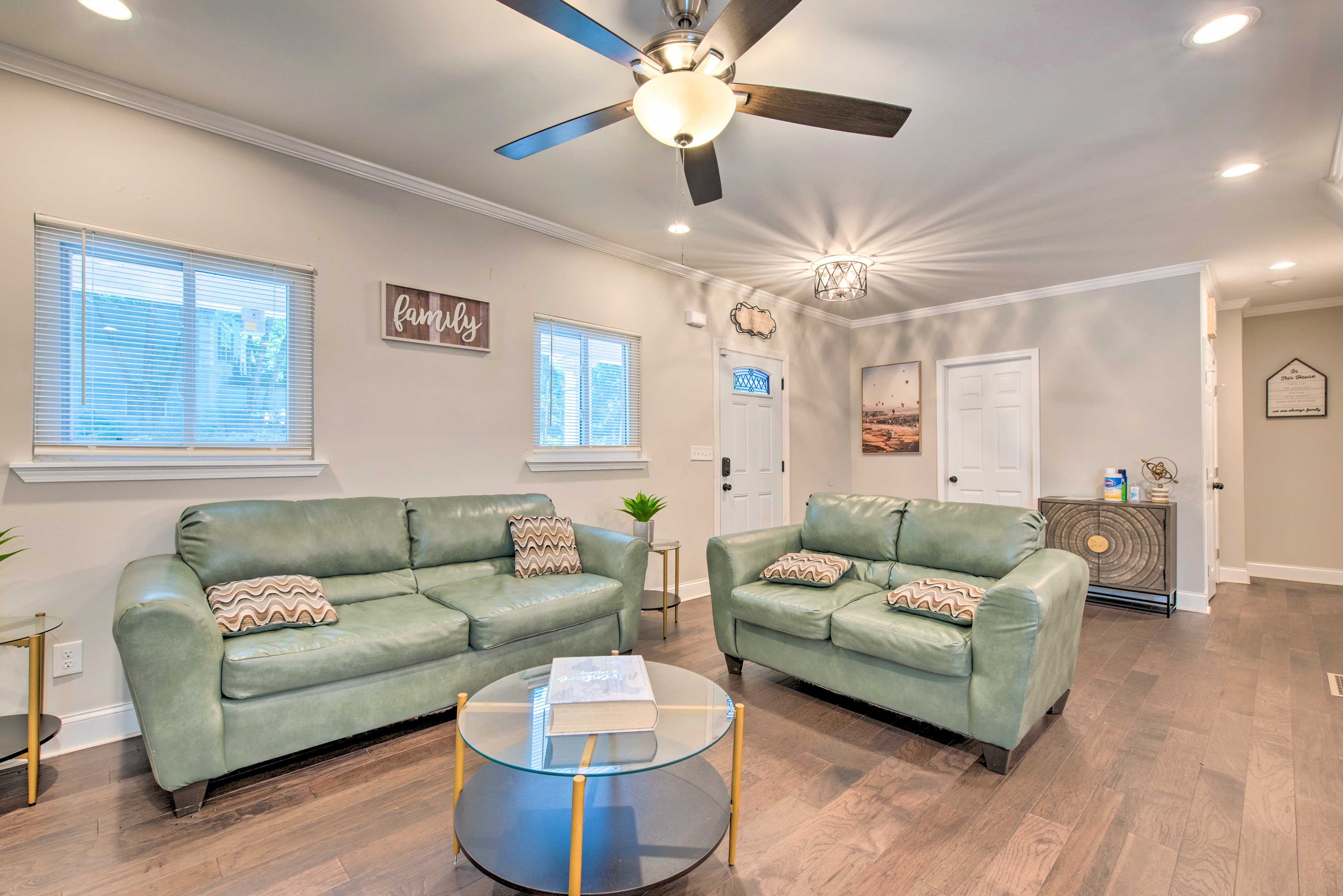 Living Room | Smart TV w/ Cable
