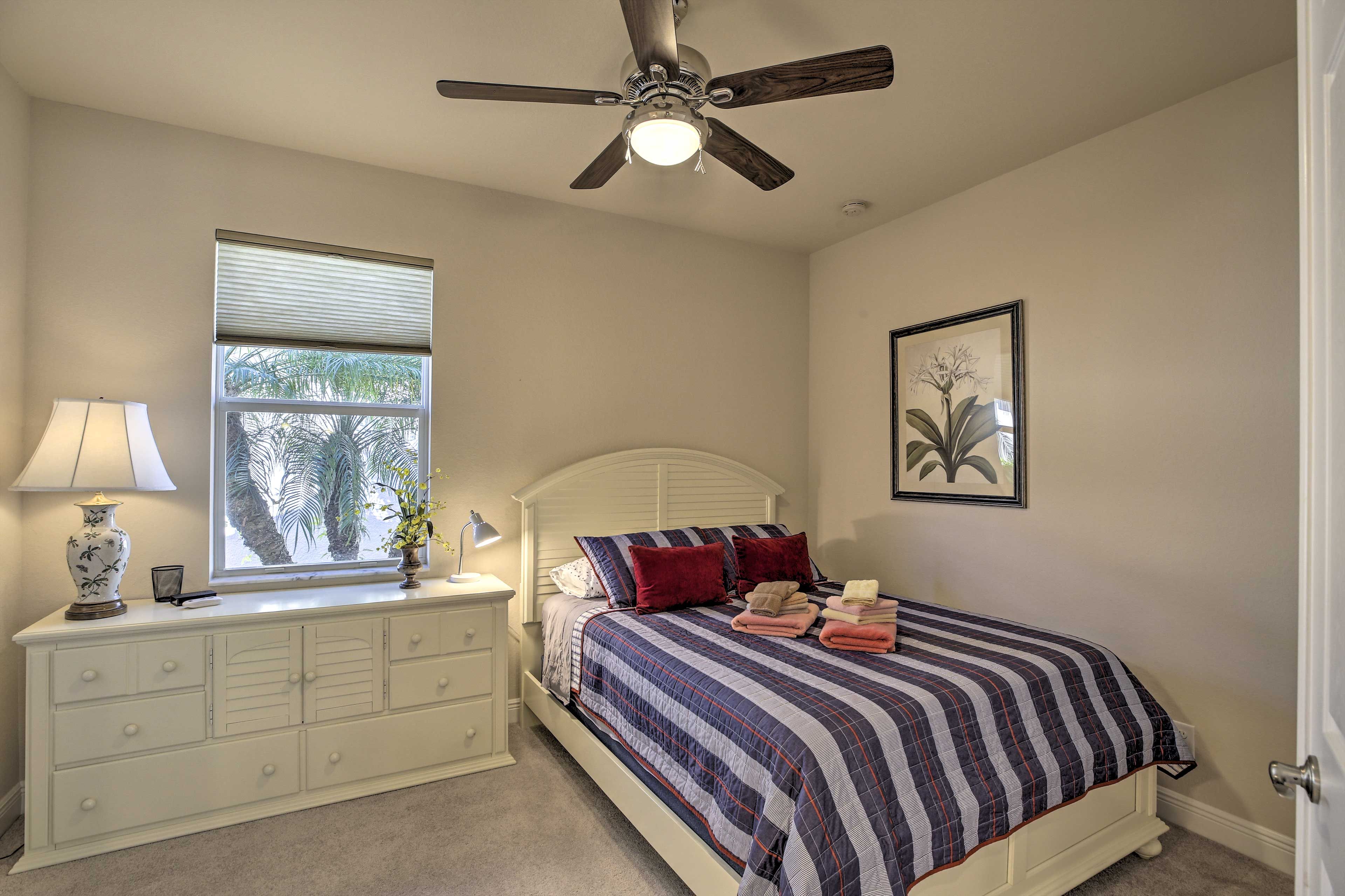 Bedroom 3 | Queen Bed