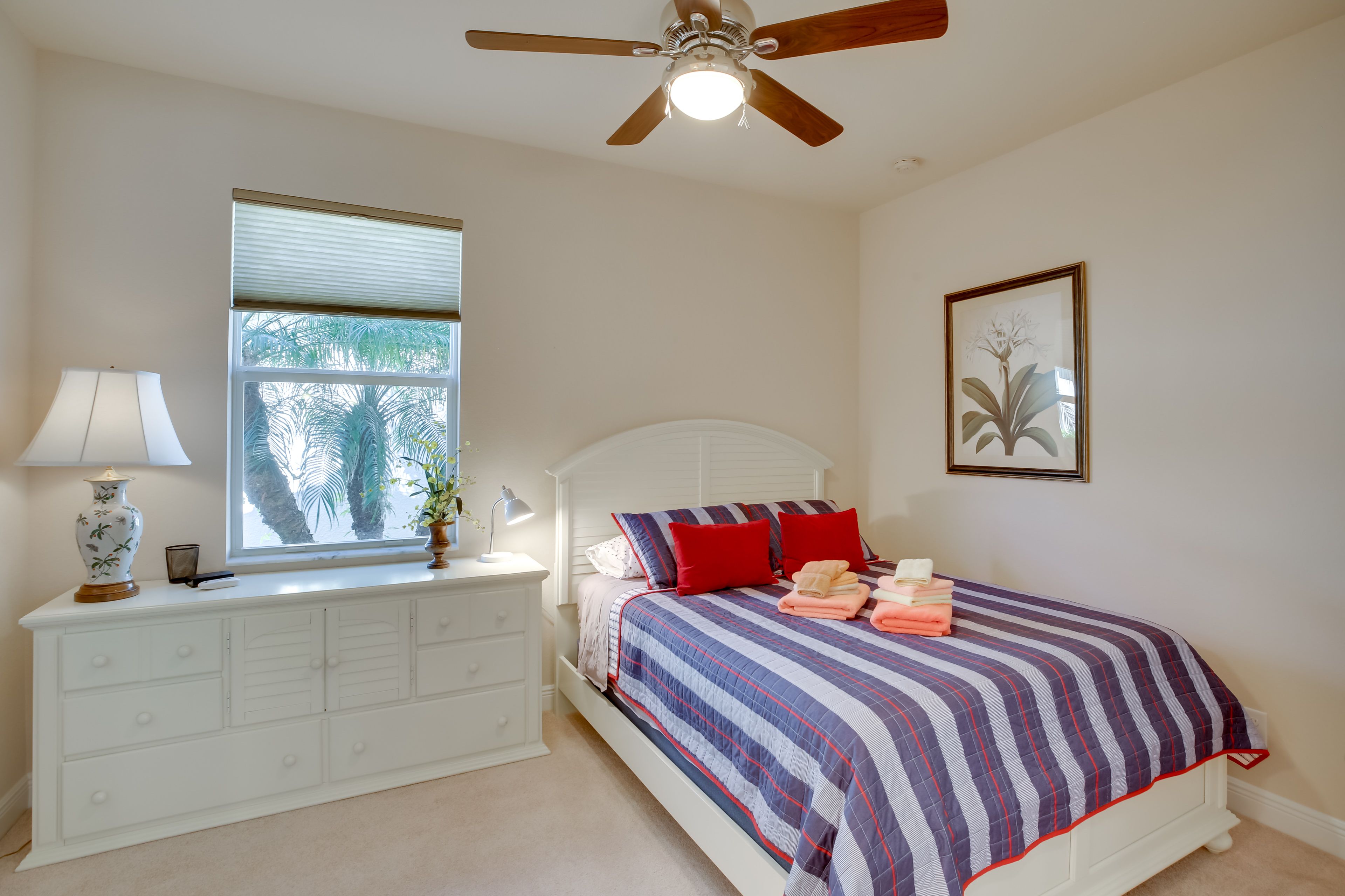 Bedroom 3 | Queen Bed