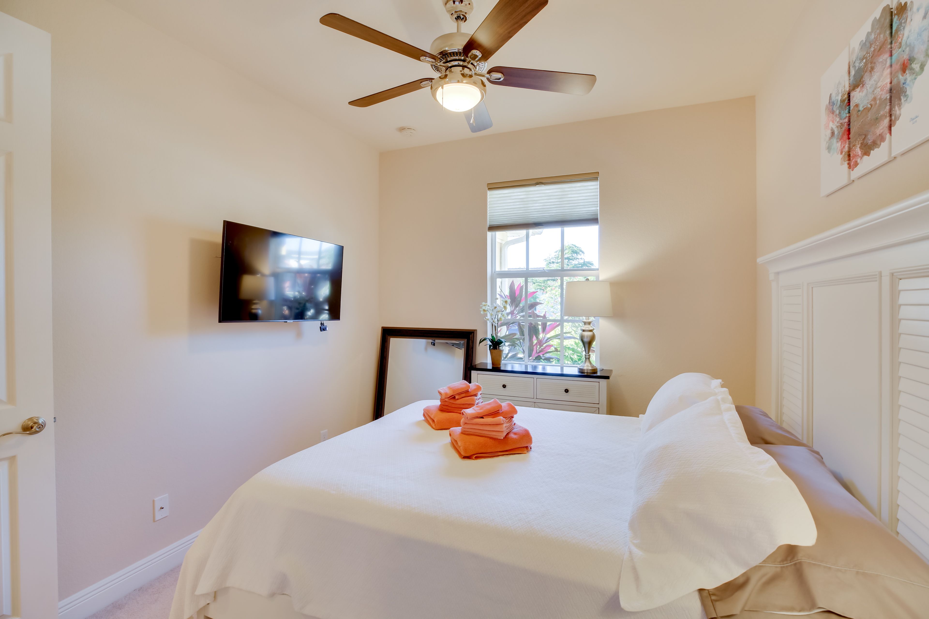 Bedroom 2 | Queen Bed