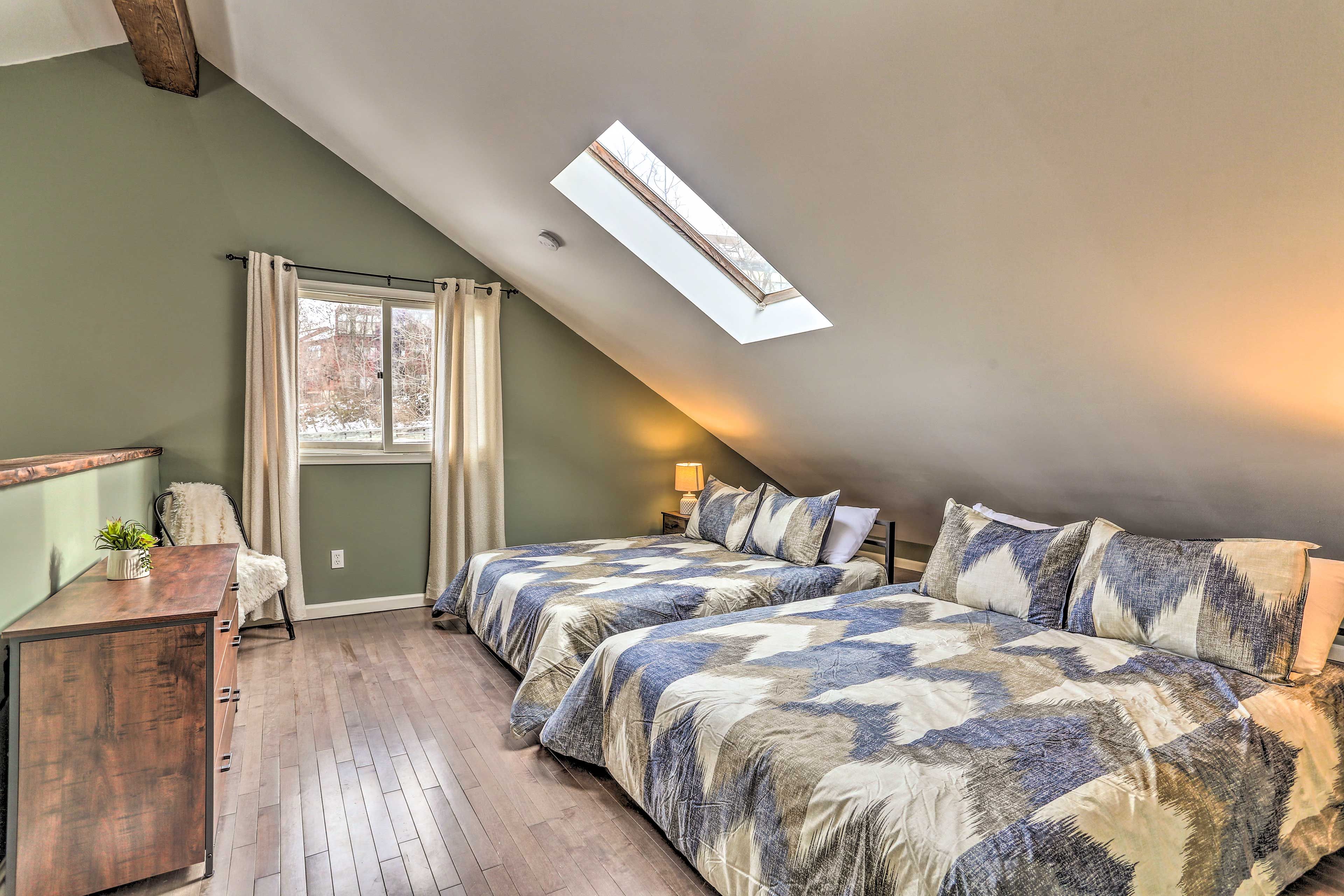 Loft | 2 Queen Beds | Stairs Required