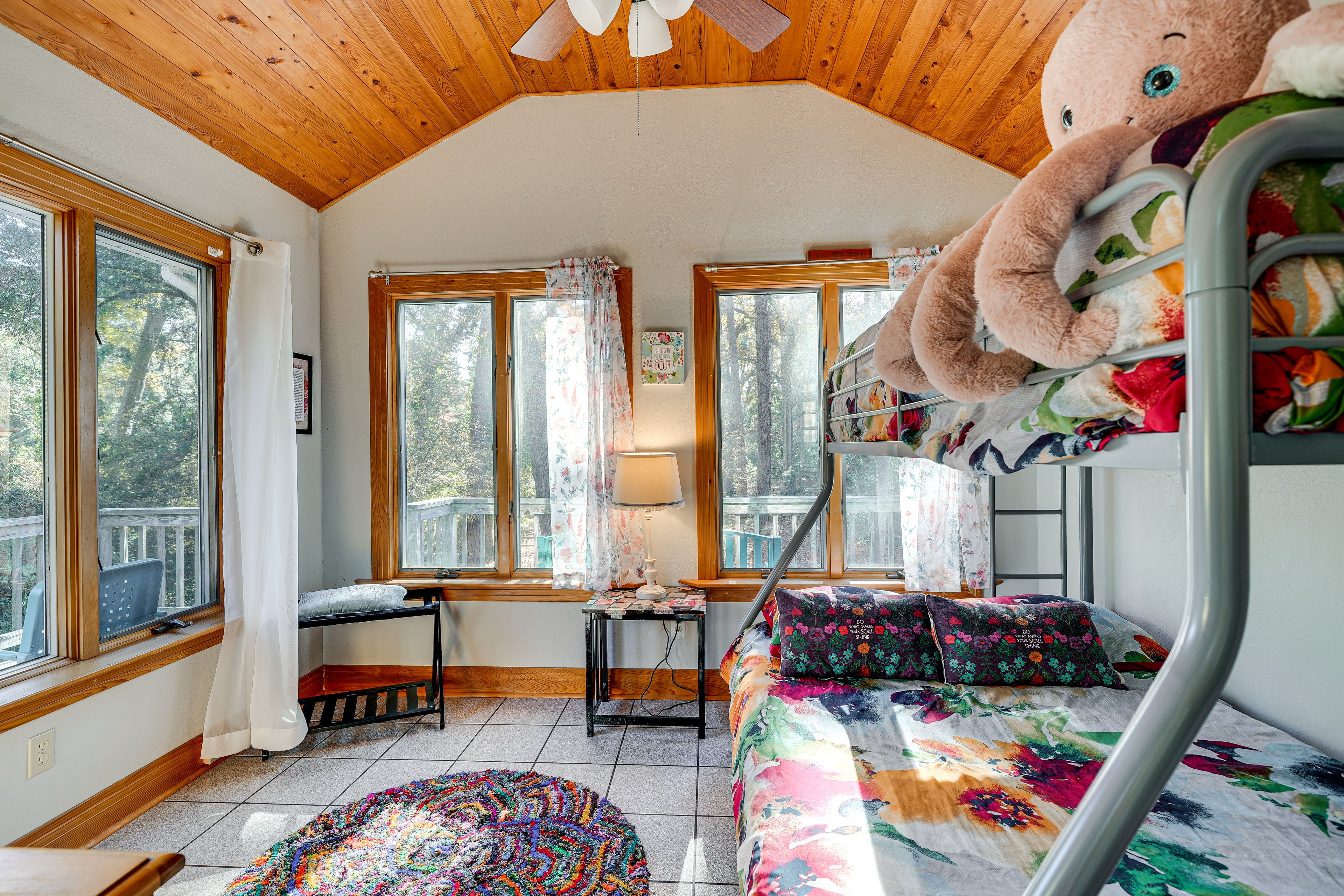 Bedroom 4 | Twin/Full Bunk Bed