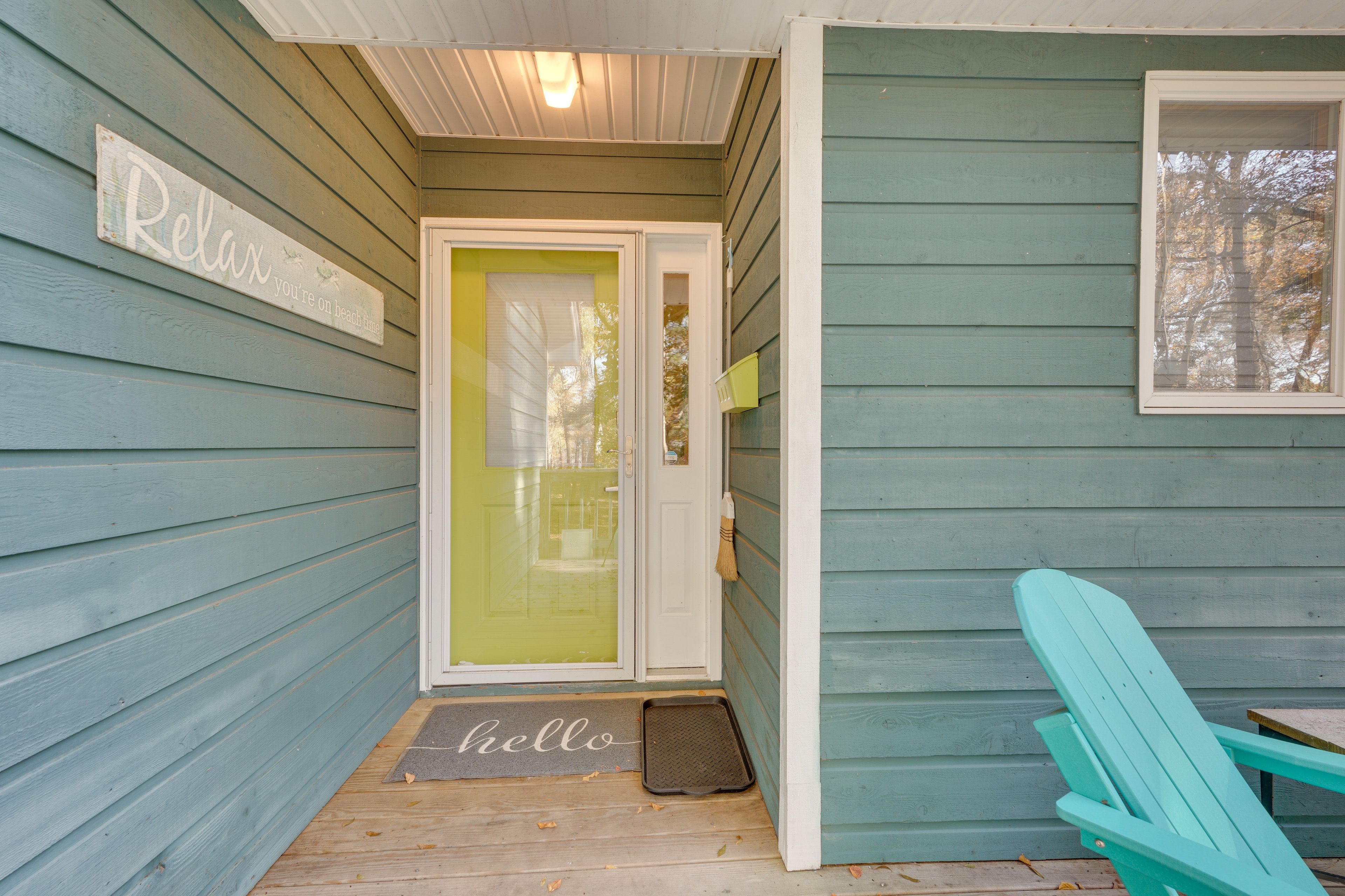 Entryway | Stairs Required