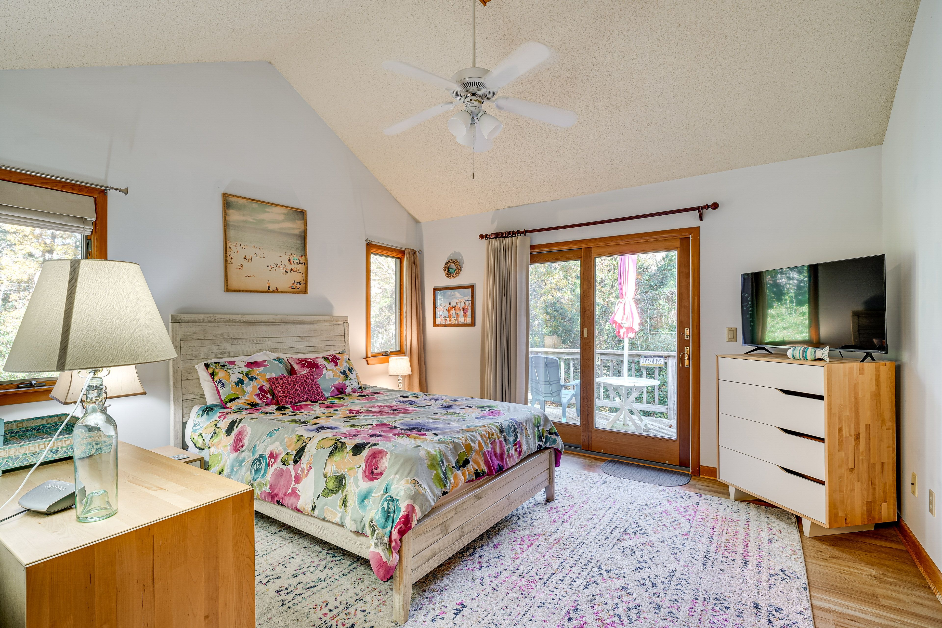 Bedroom 1 | Queen Bed | Deck Access | En-Suite Bathroom