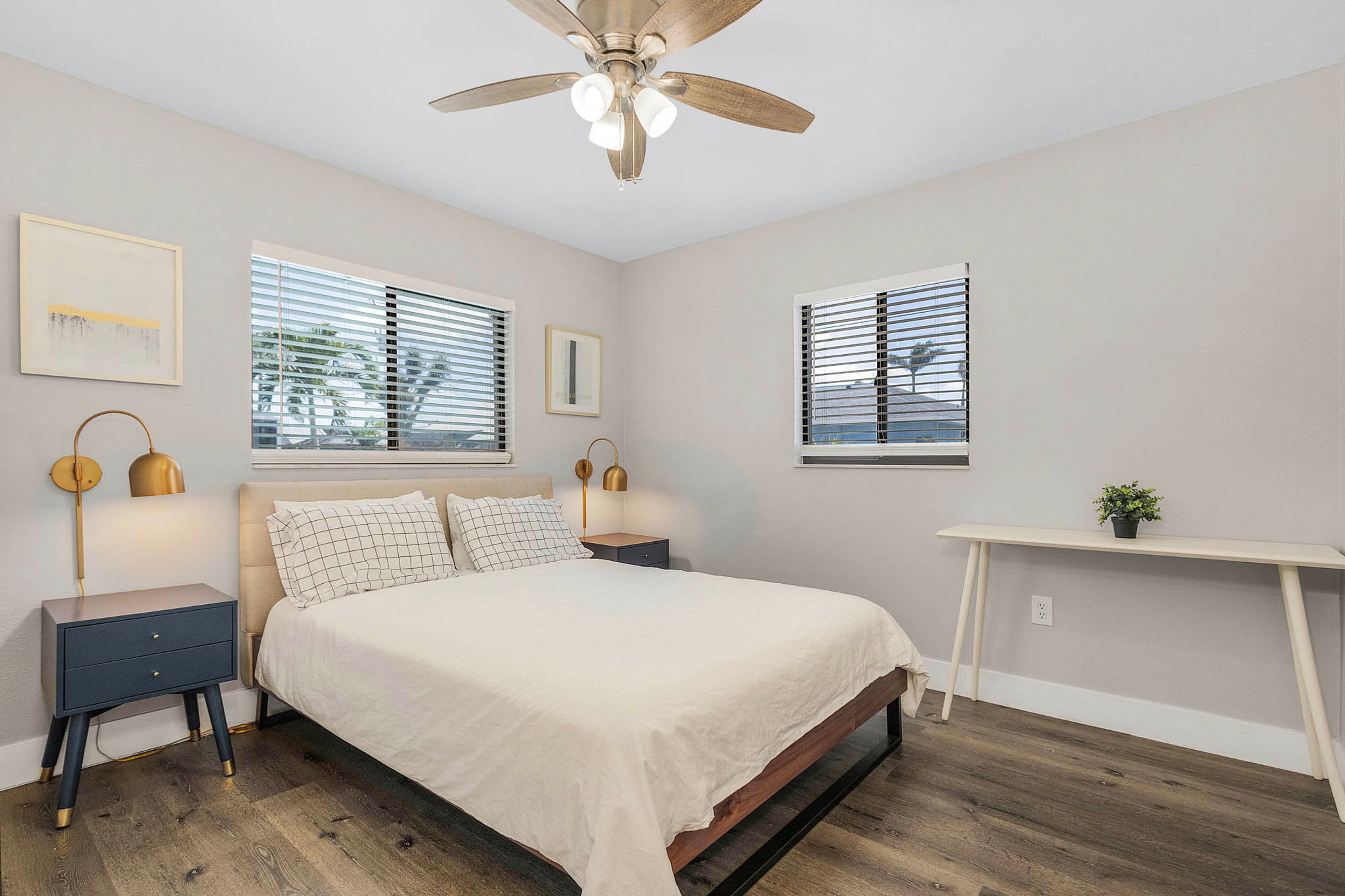 Bedroom 2 | Queen Bed