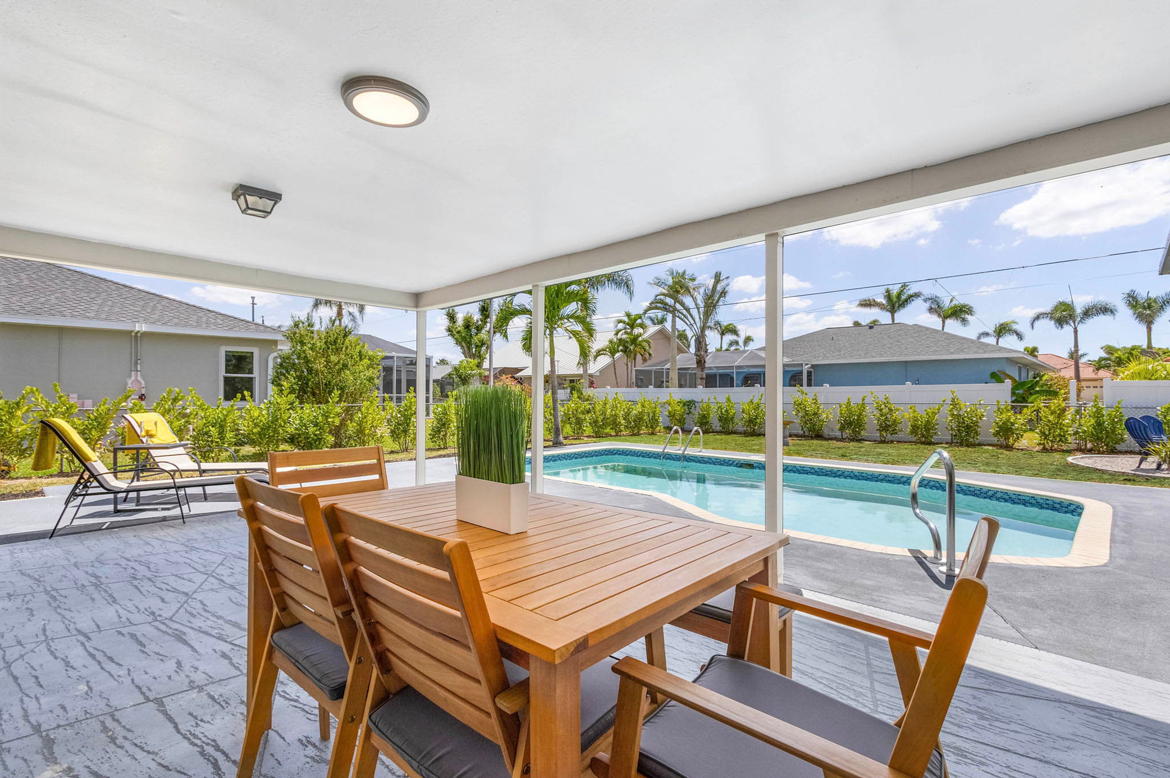 Furnished Lanai