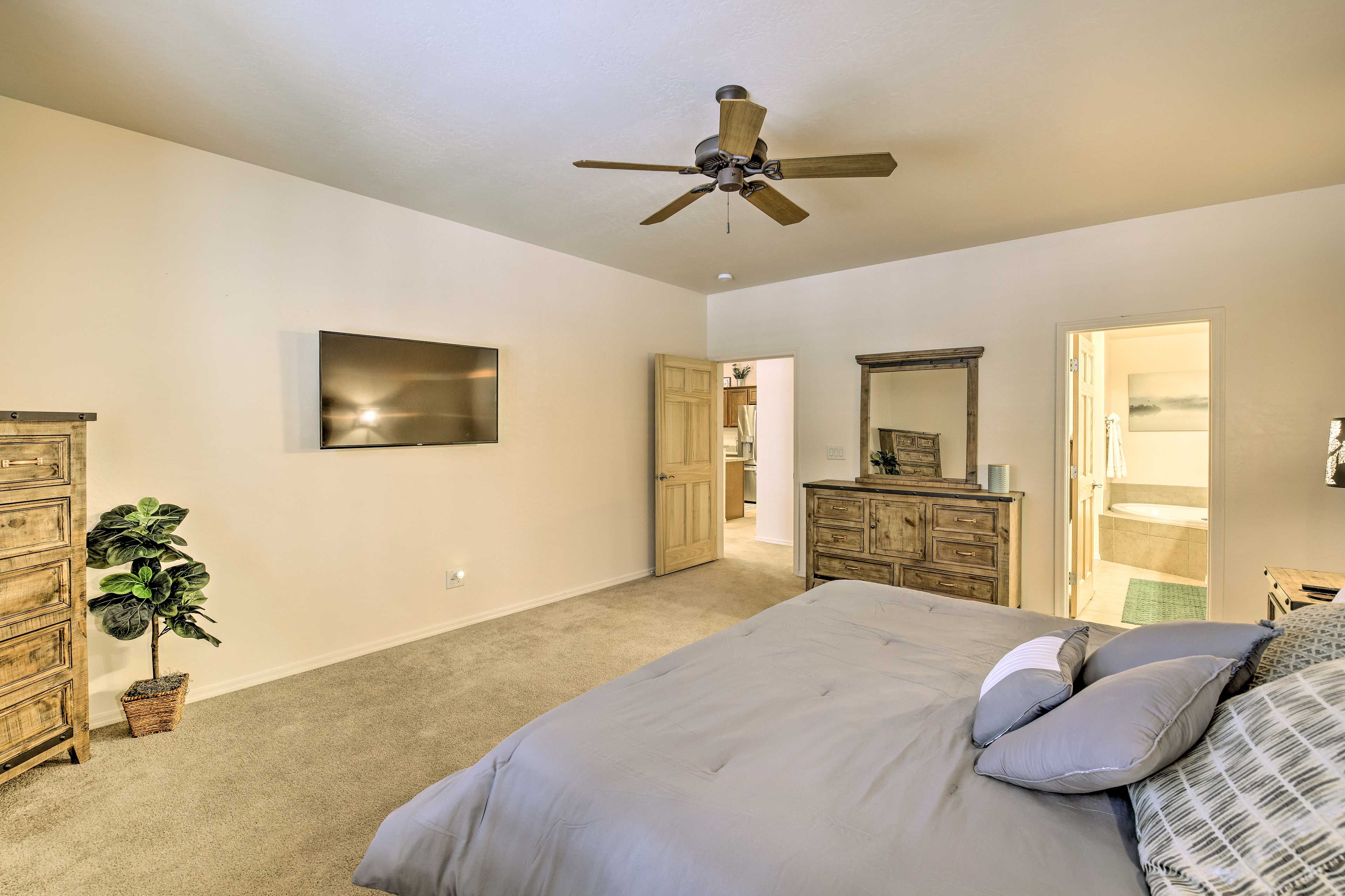 Bedroom 1 | Smart TV | En-Suite Bathroom