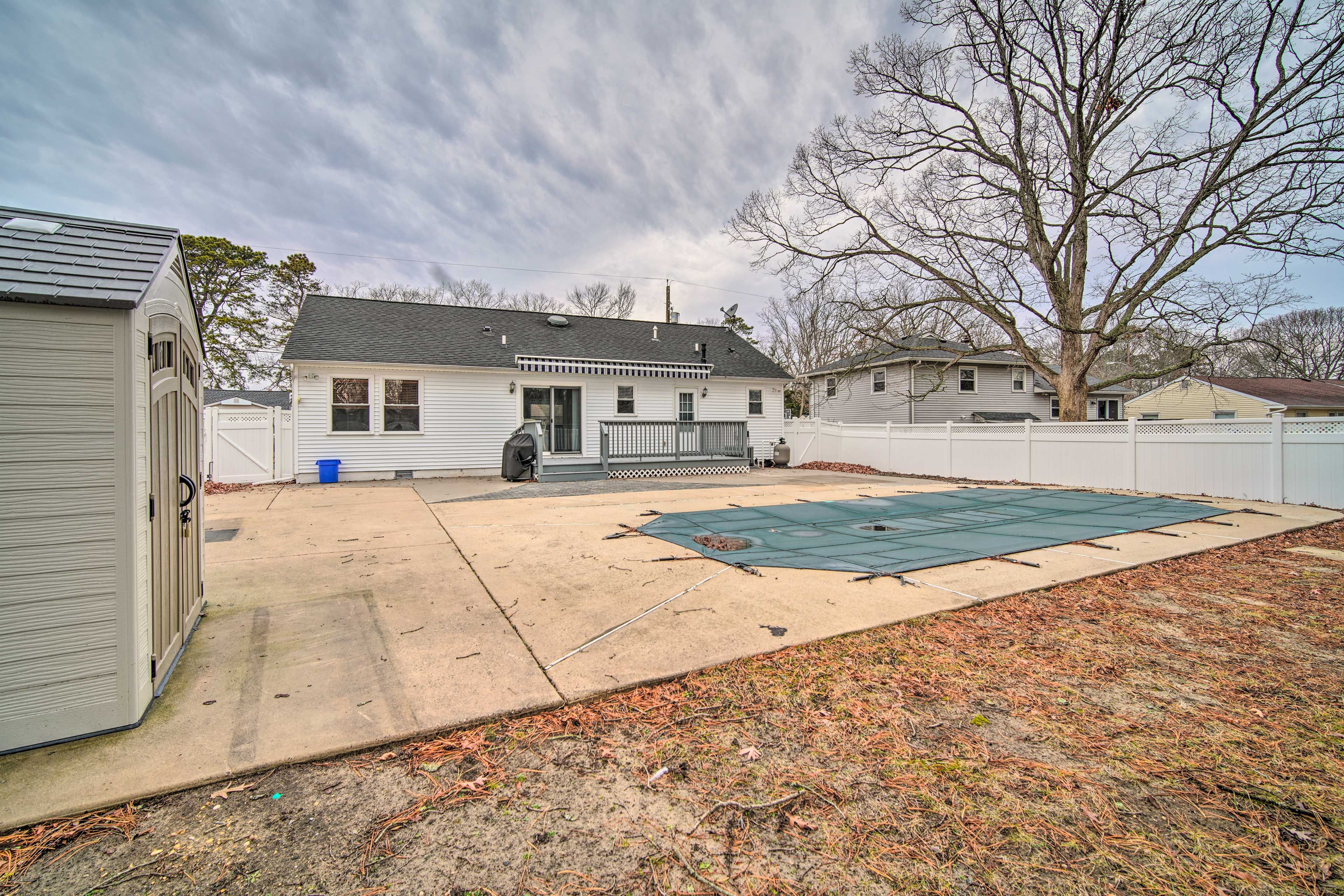 Fenced Backyard | Pool Depth: 3.5" - 6" | Seasonally Available