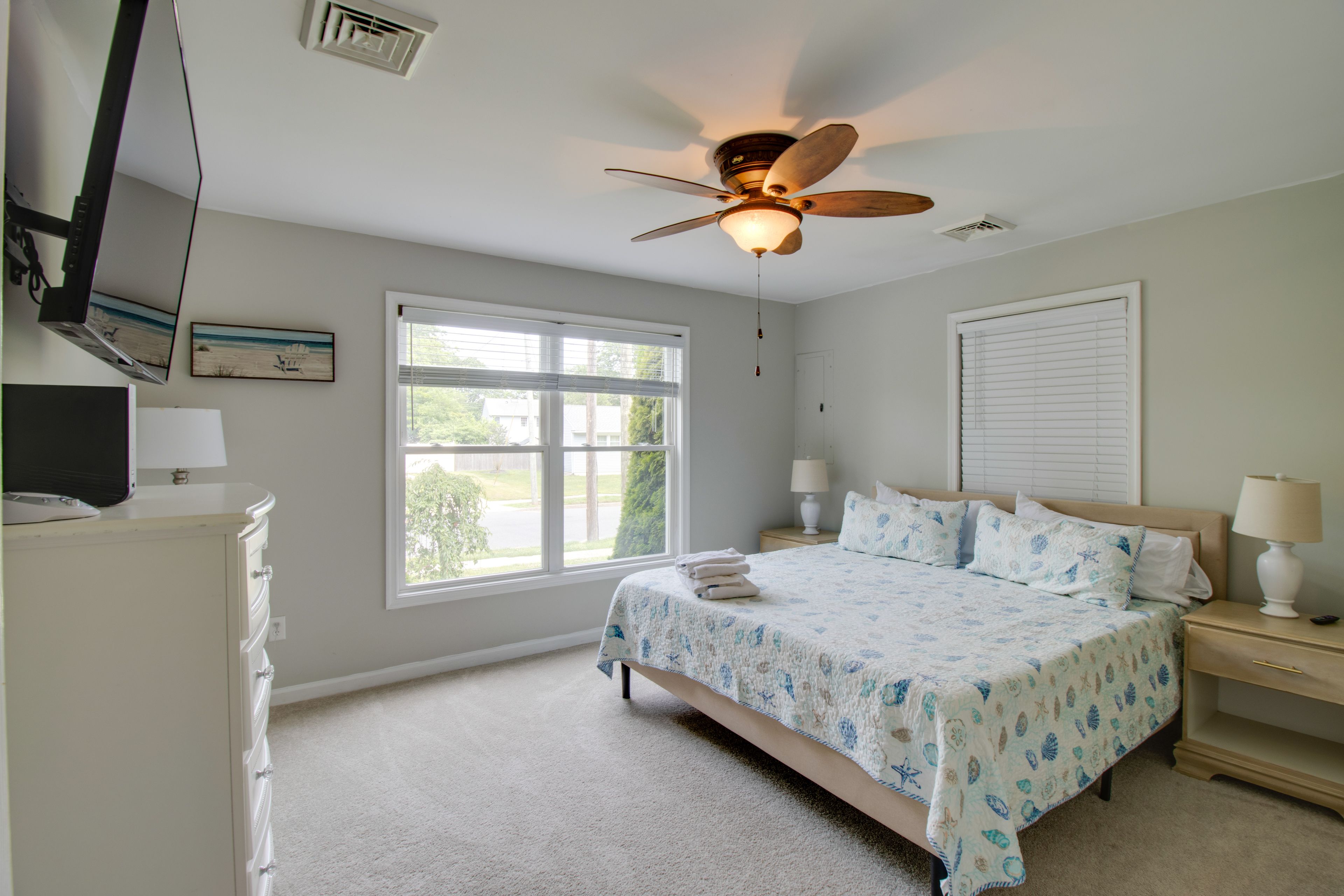 Bedroom 1 | King Bed | Linens & Towels