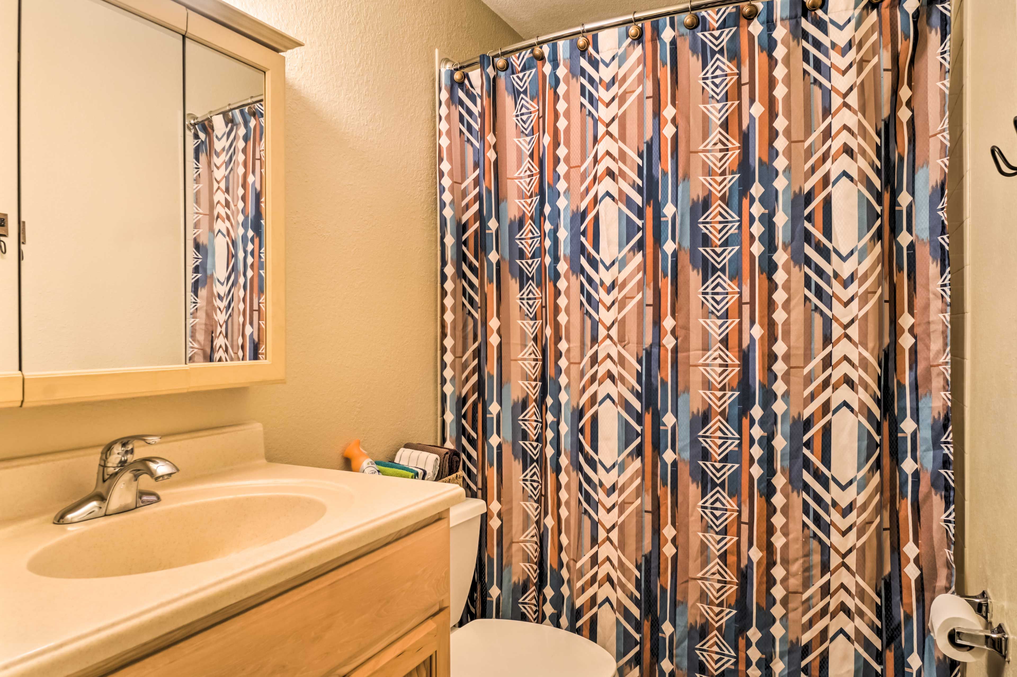 Full Bathroom | Complimentary Toiletries | Hair Dryer