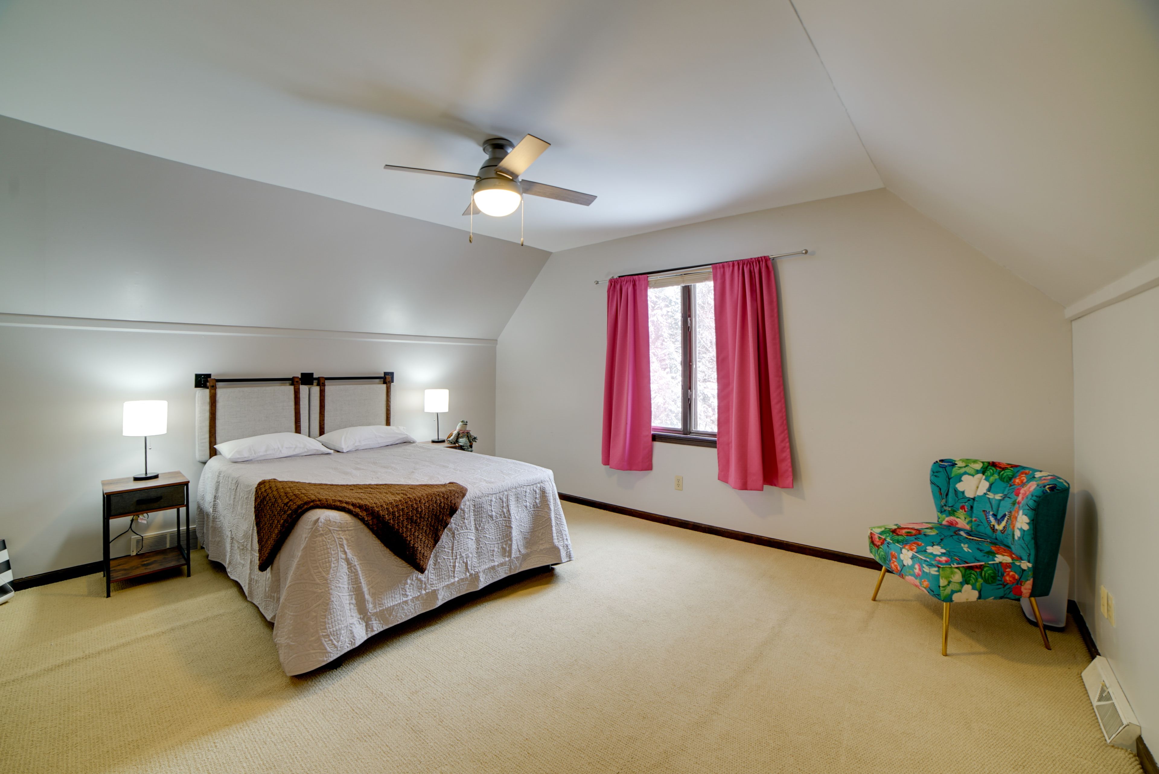 Bedroom 2 | 2nd Floor | Queen Bed