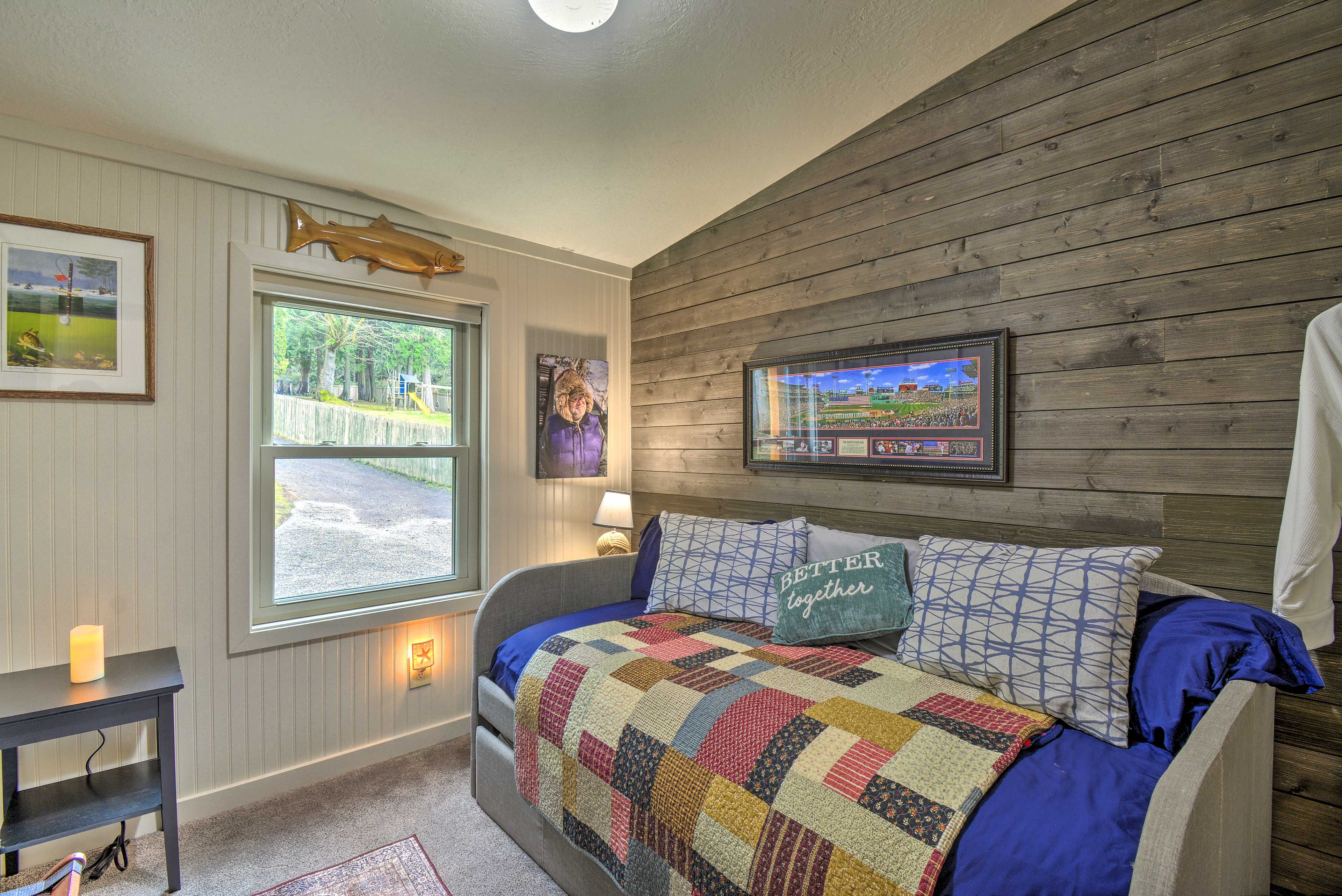 Bedroom 3 (Den) | Twin Daybed