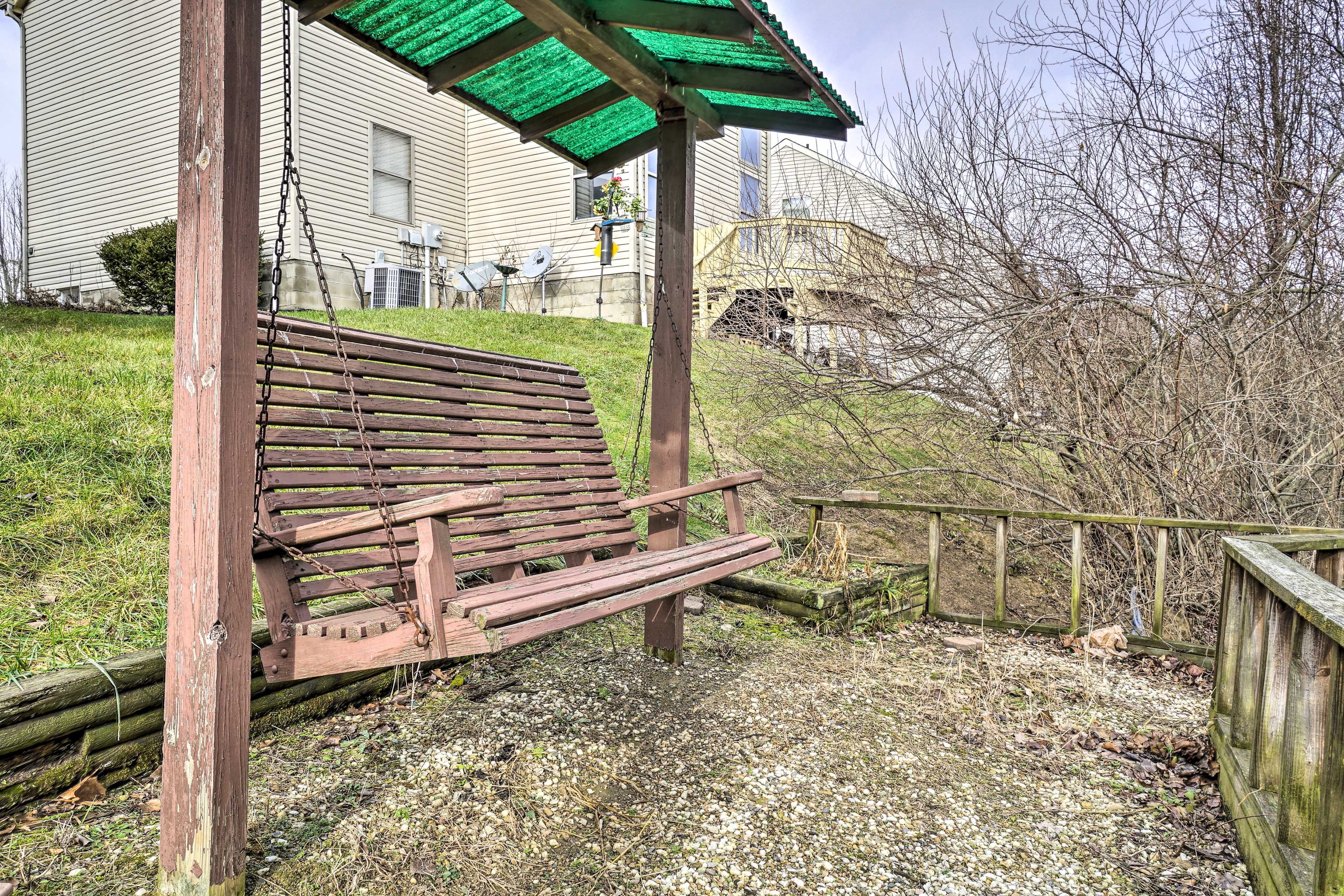 Shared Backyard (Owners On-Site)