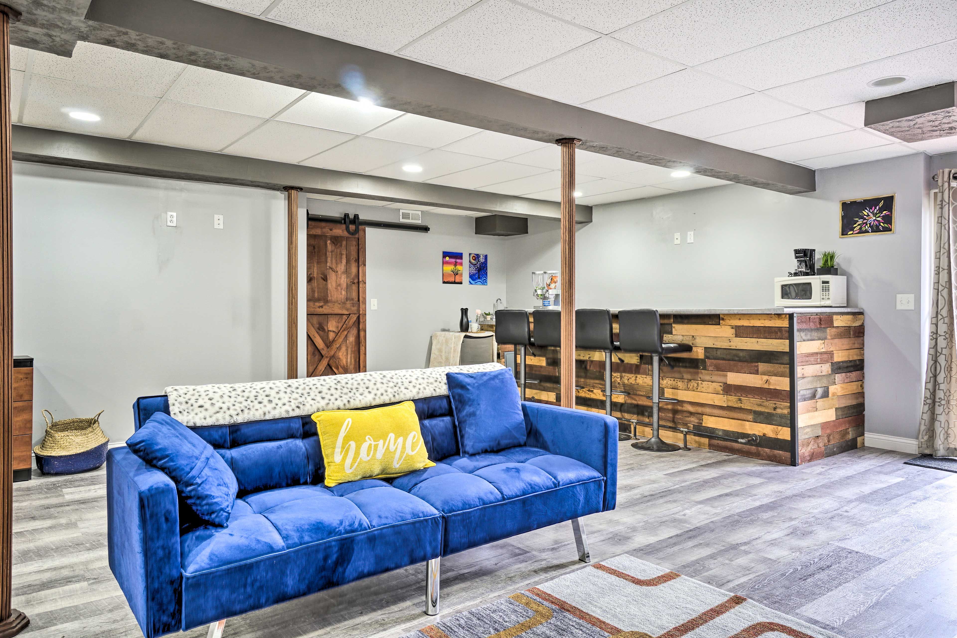 Studio Interior | Central A/C | Free WiFi | Smart TV