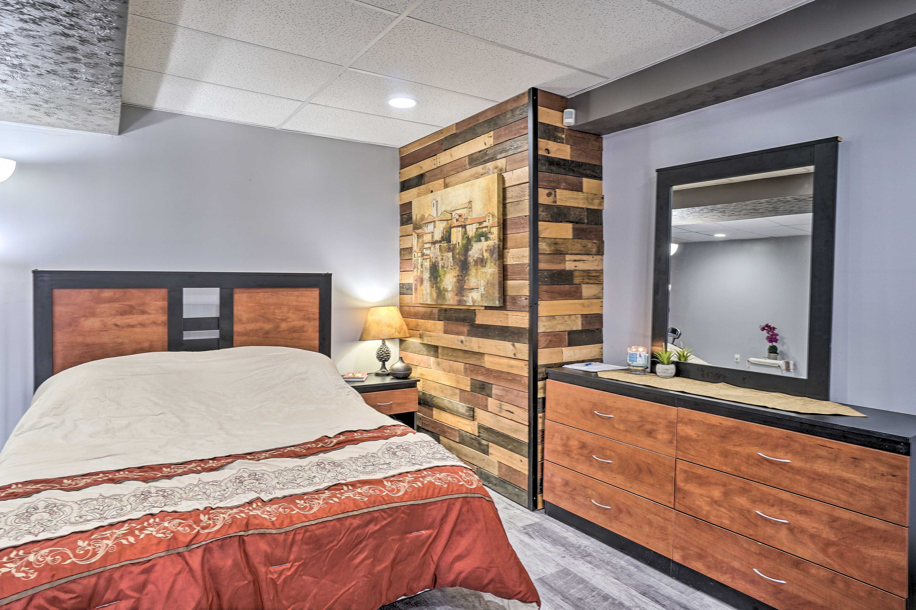 Sleeping Area | Queen Bed