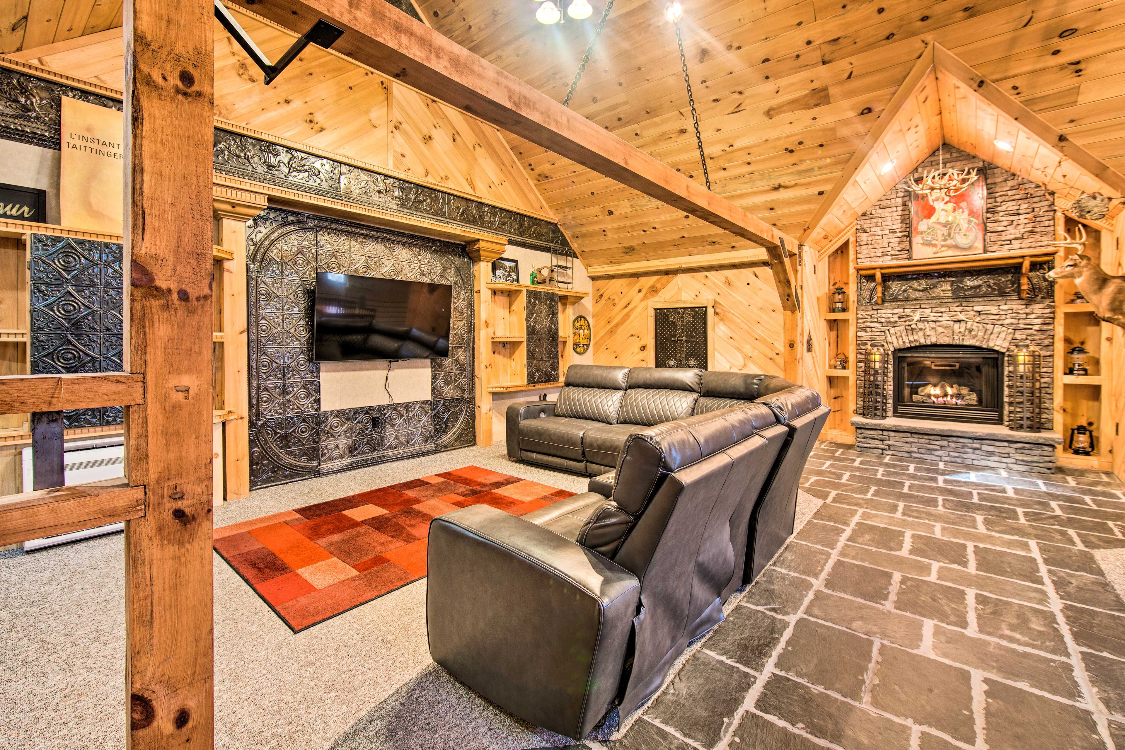 Reedsville Vacation Rental | 2BR | 1BA | 1,900 Sq Ft | Step-Free Entry