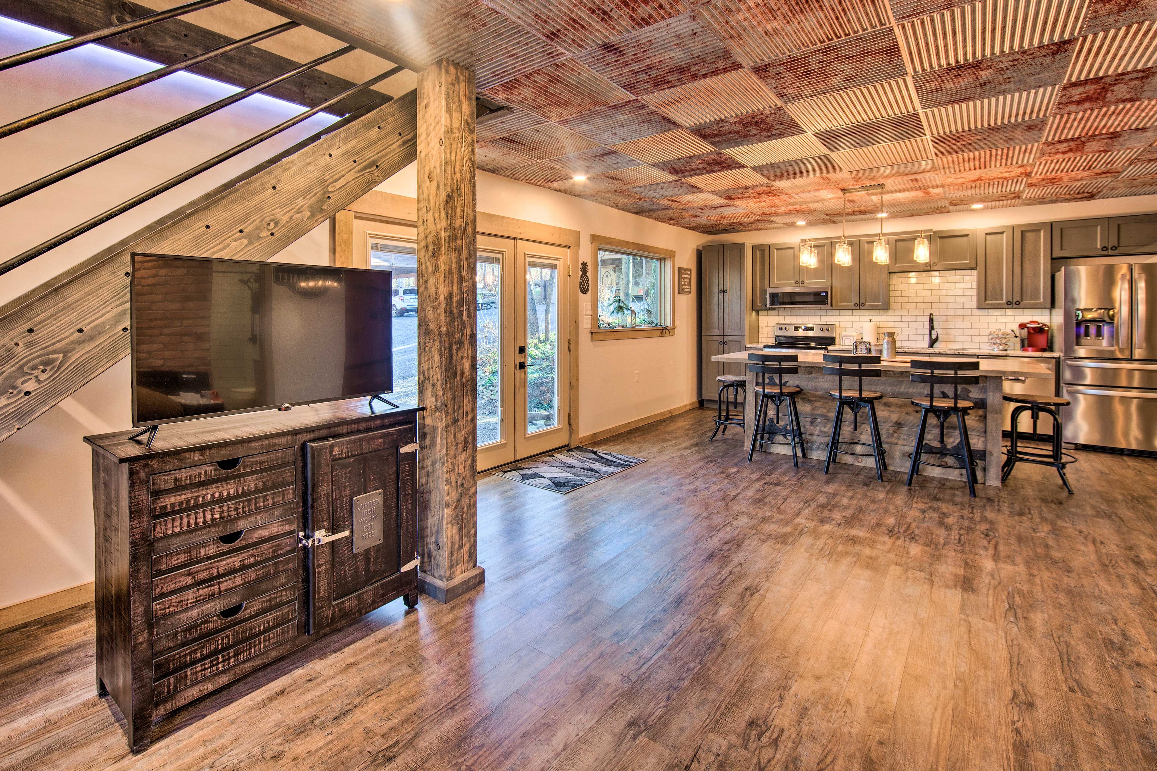 Kitchen & Additional Living Area | Smart TV