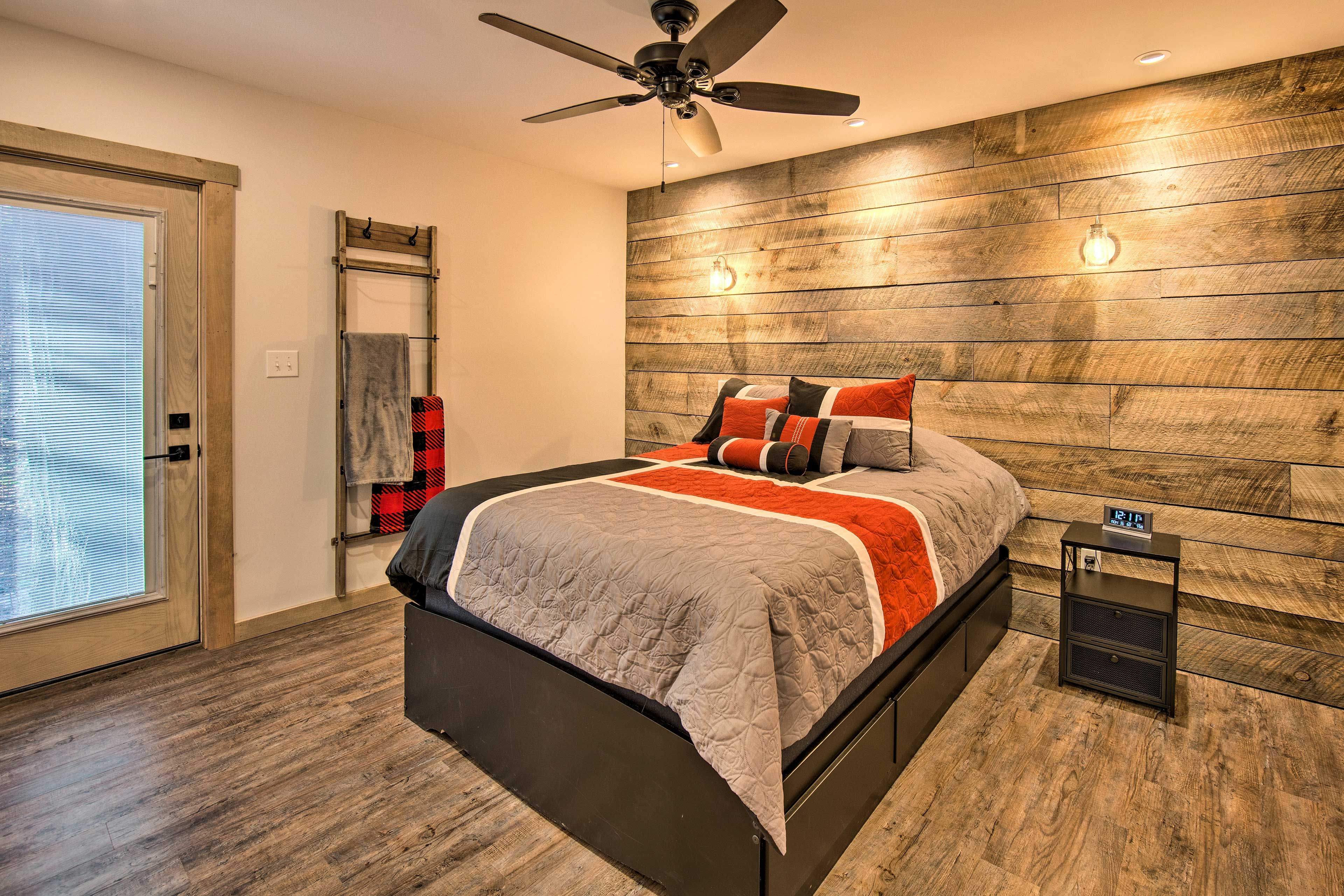 Bedroom 1 | 1st Floor | Queen Bed