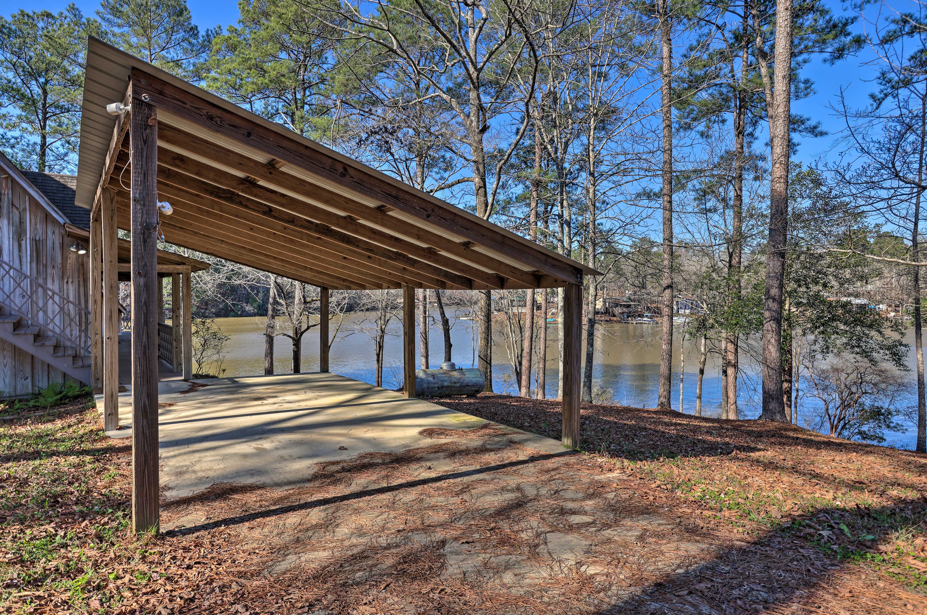 Parking | Carport (1 Vehicle) | Driveway (1 Vehicle)