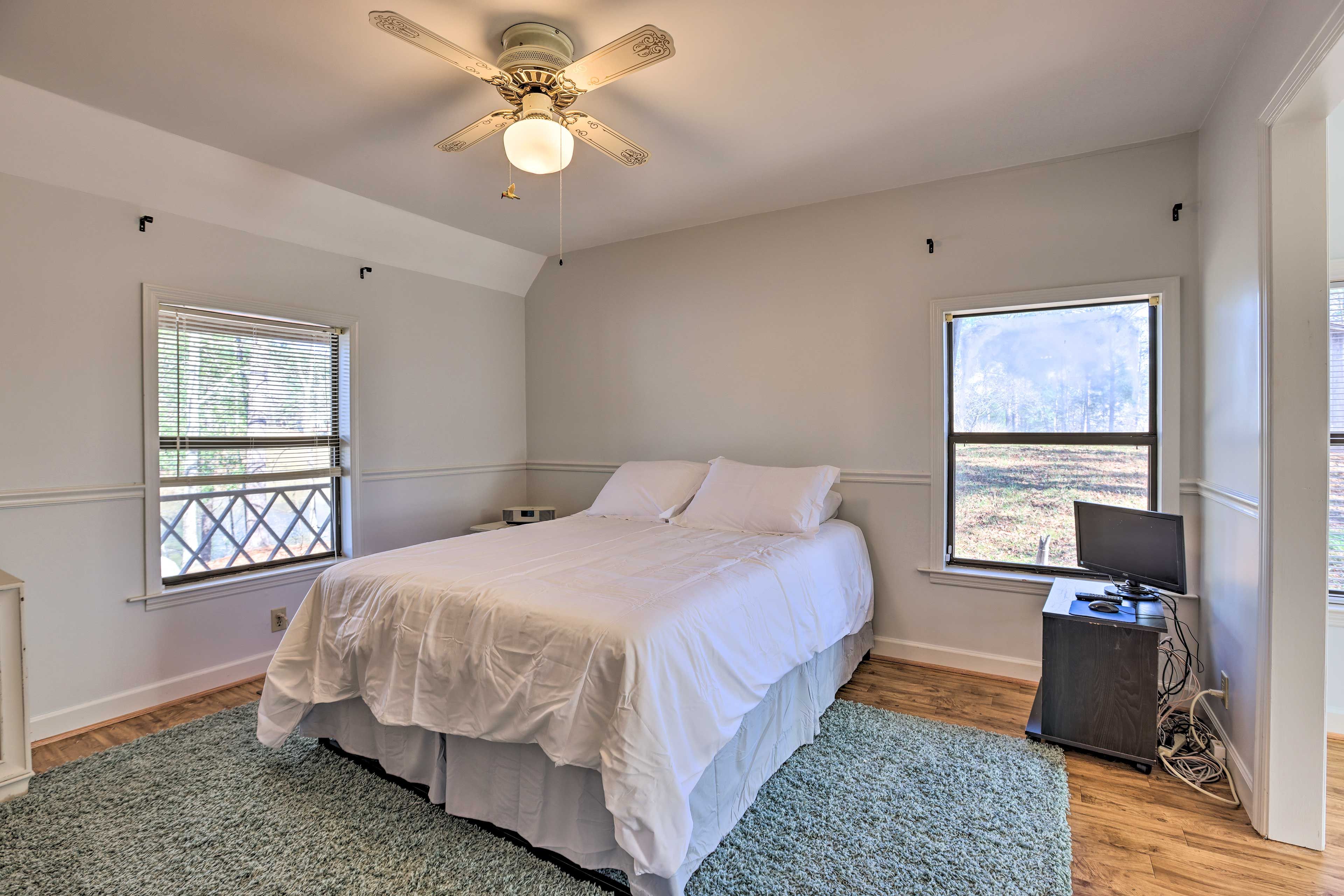 Bedroom 1 | 2nd Floor | Queen Bed