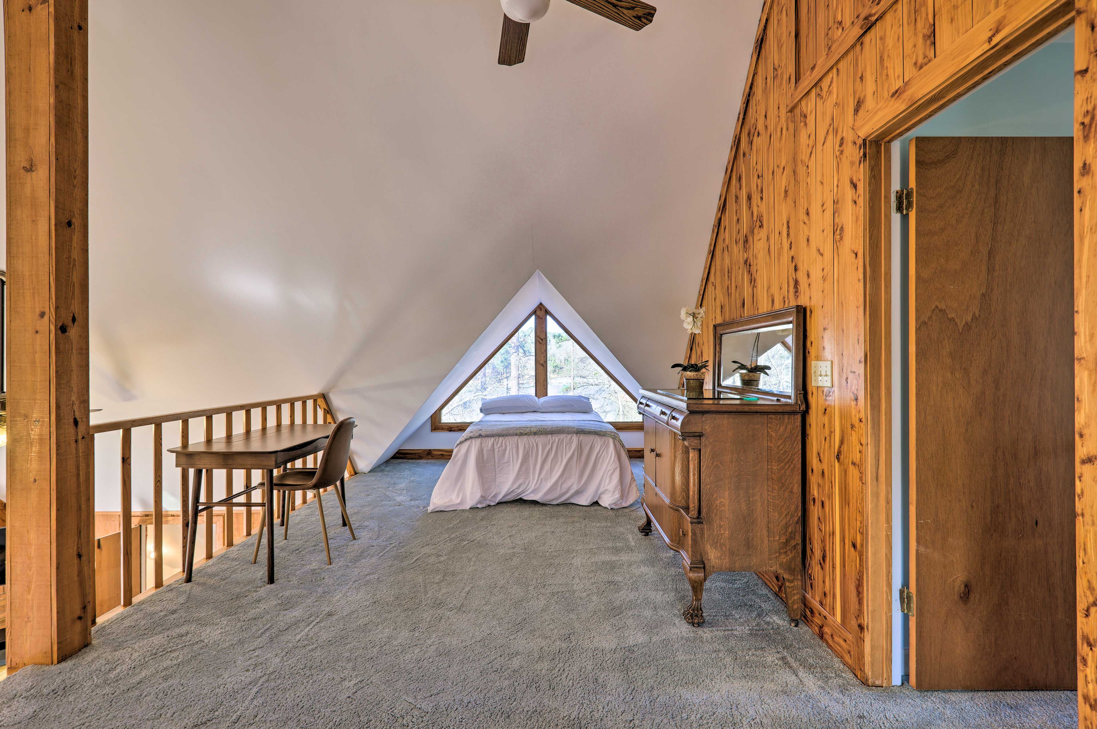 Loft | 2nd Floor | Queen Bed