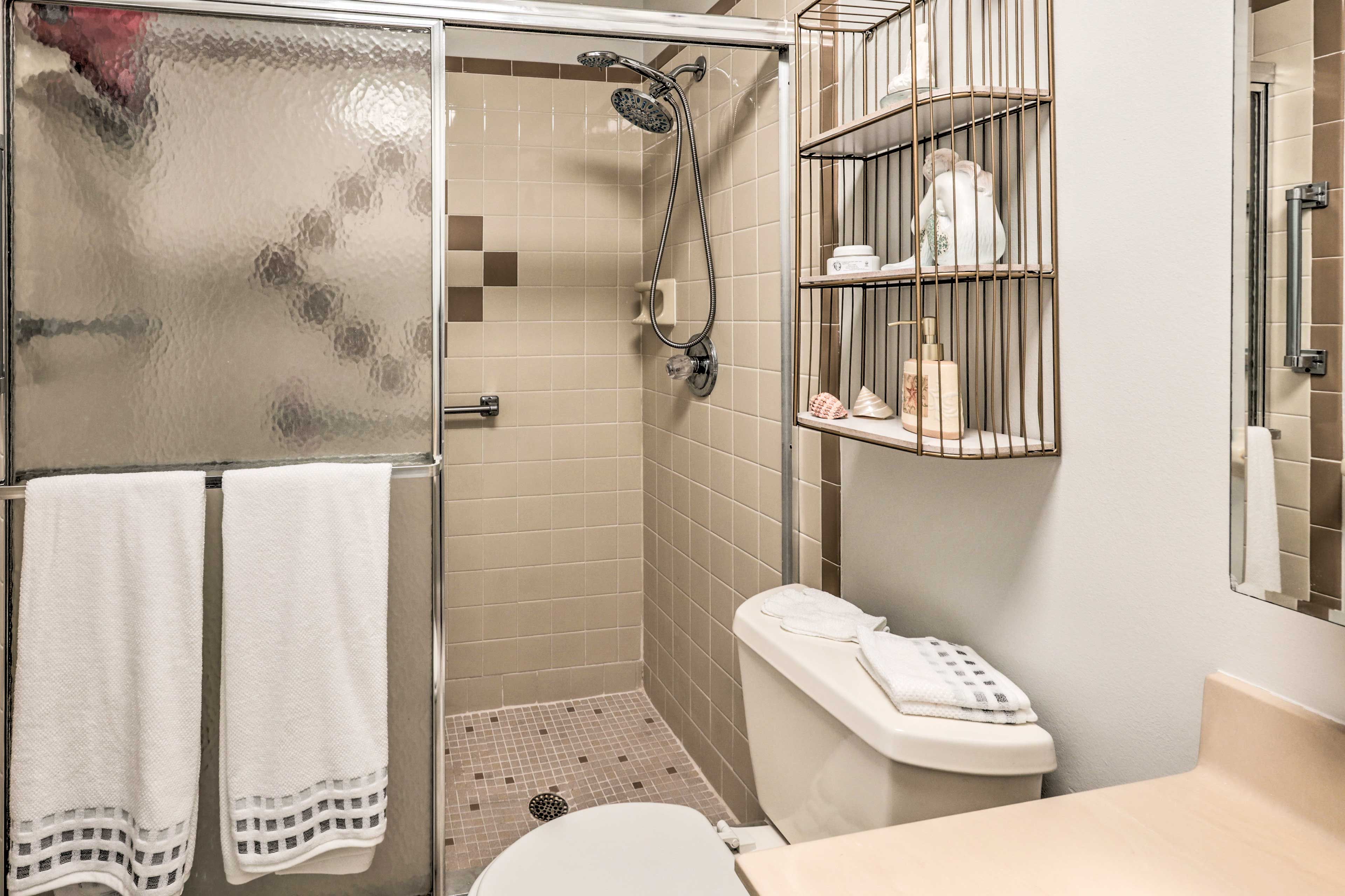 En-Suite Bathroom | Towels & Linens Provided