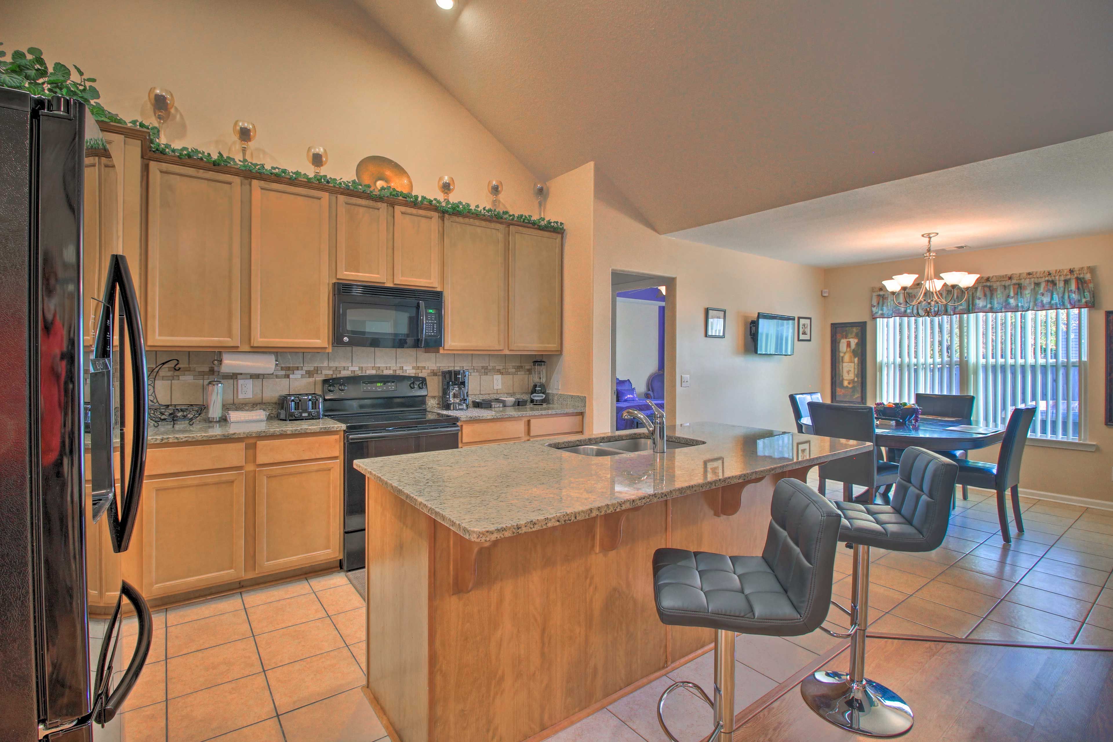 Fully Equipped Kitchen | Main Floor