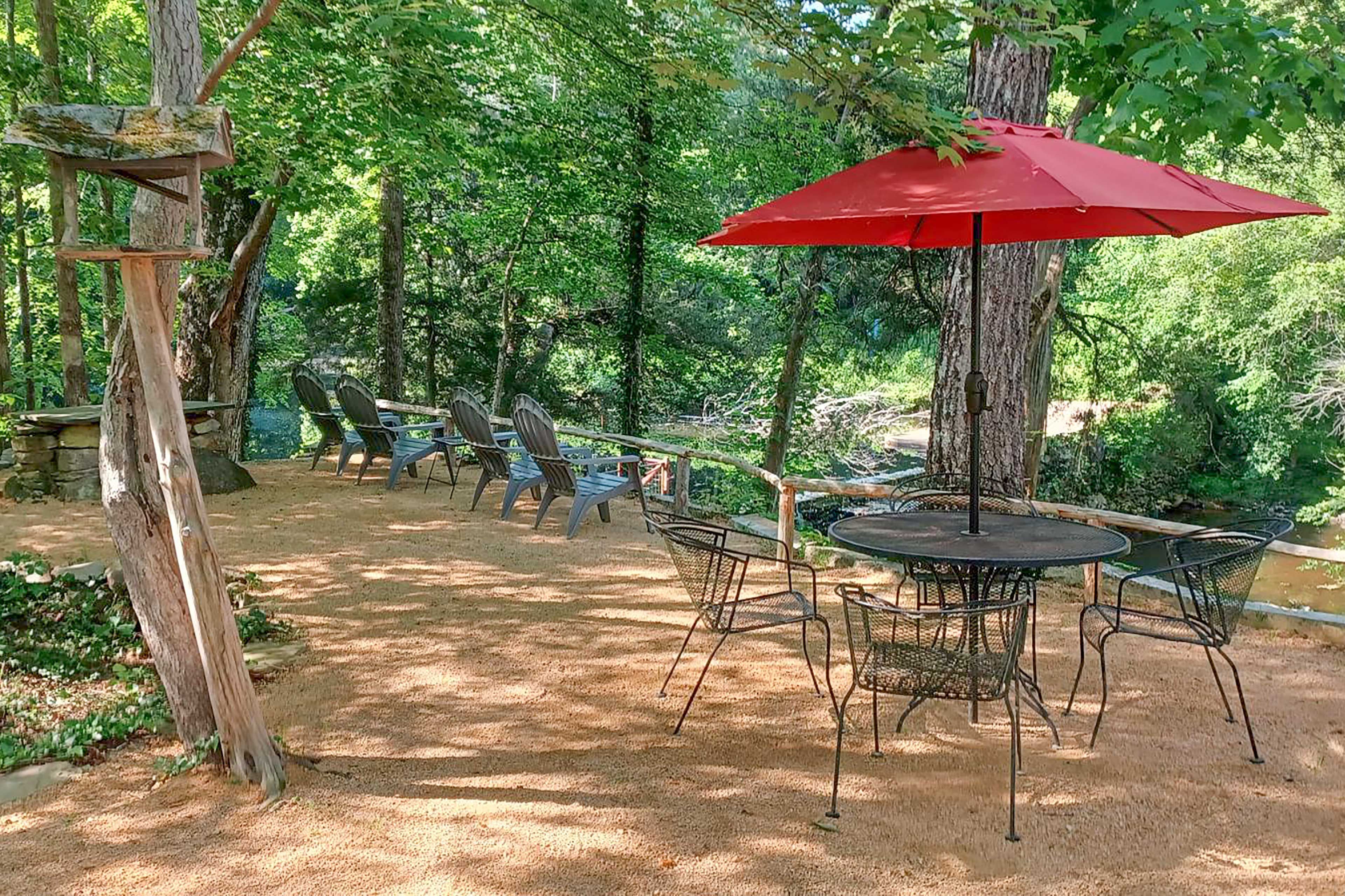 Pittsboro Vacation Rental | 2BR | 1.5BA | 1,470 Sq Ft | Stairs Required to Enter